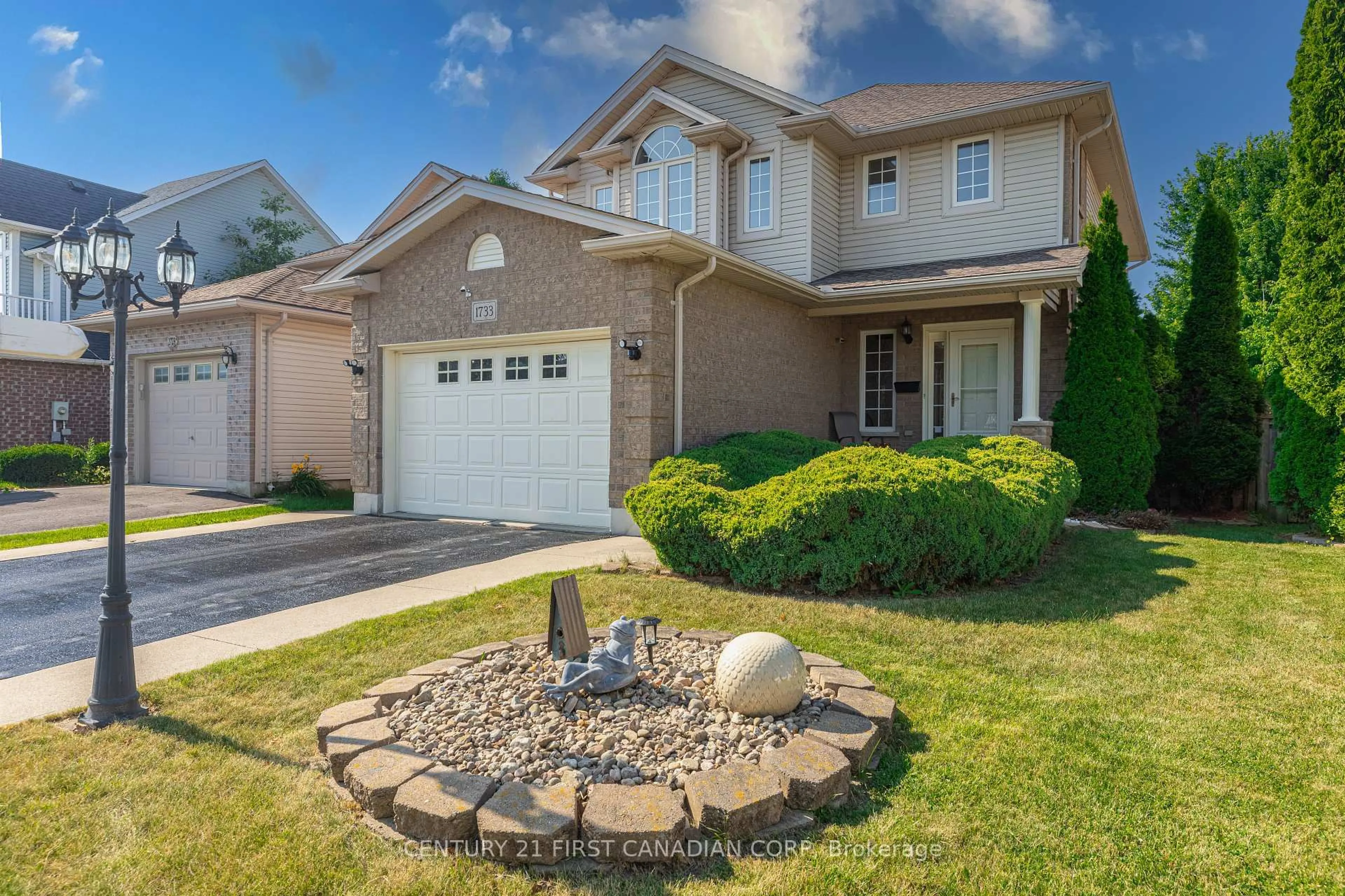 Home with vinyl exterior material, street for 1733 Devos Dr, London North Ontario N5X 4H8