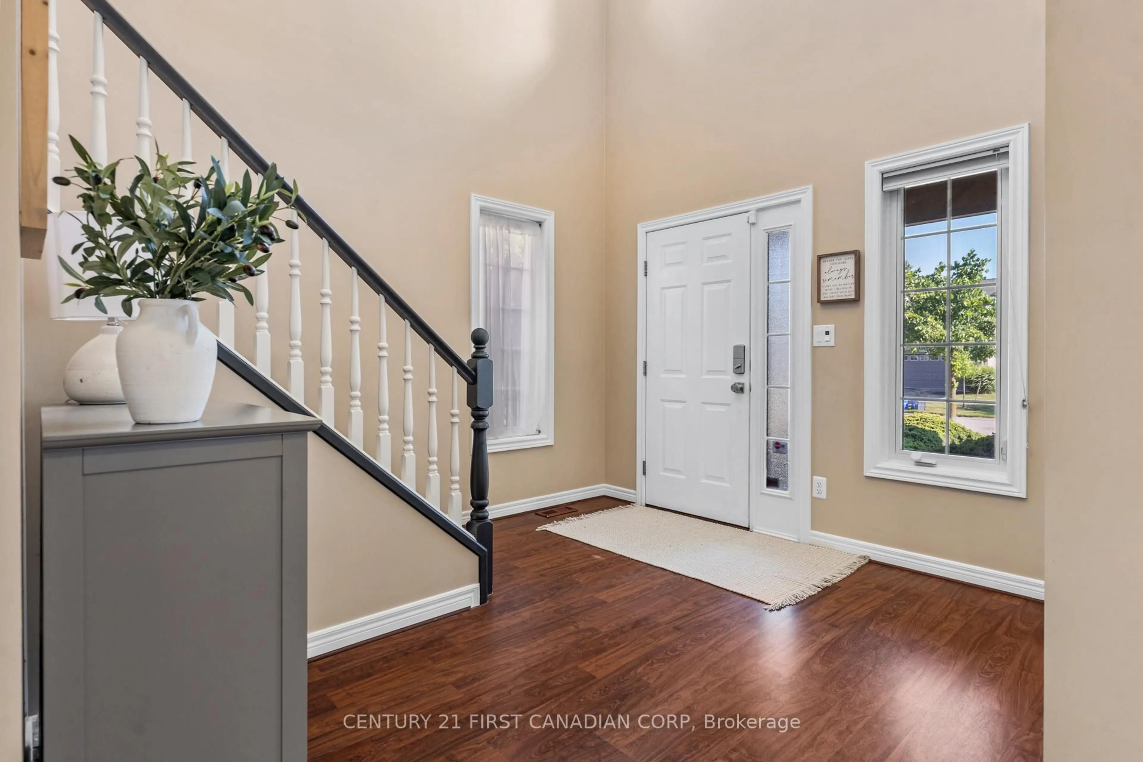 Indoor entryway for 1733 Devos Dr, London North Ontario N5X 4H8