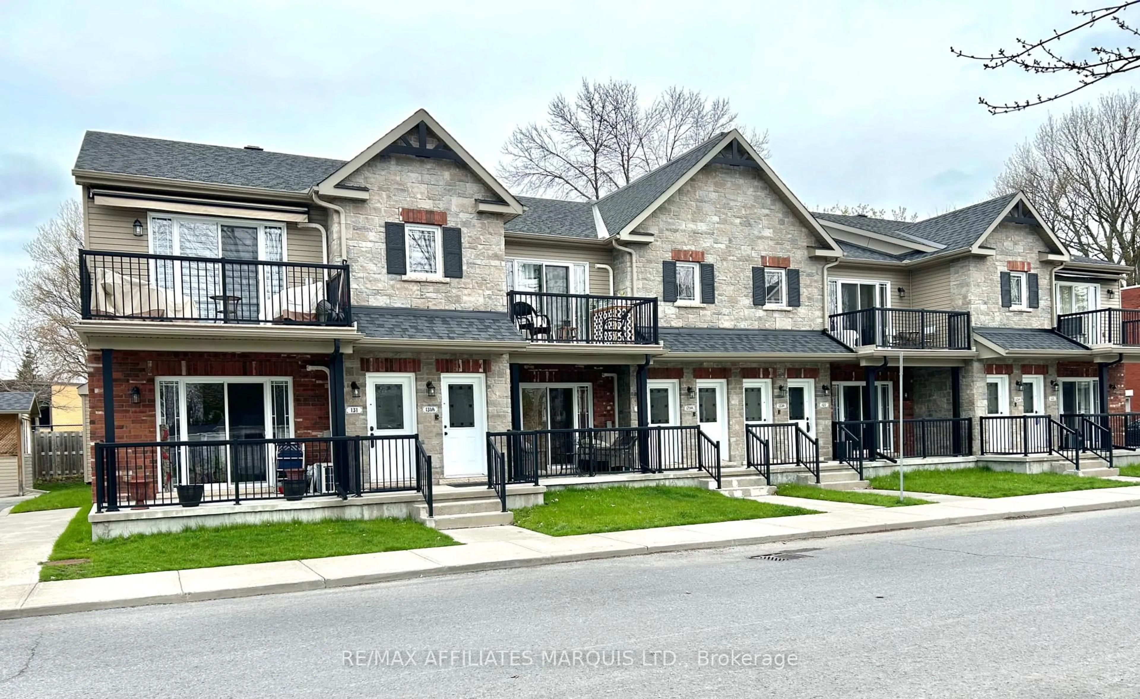 Unknown for 229 WATER St #203, Cornwall Ontario K6H 1A2