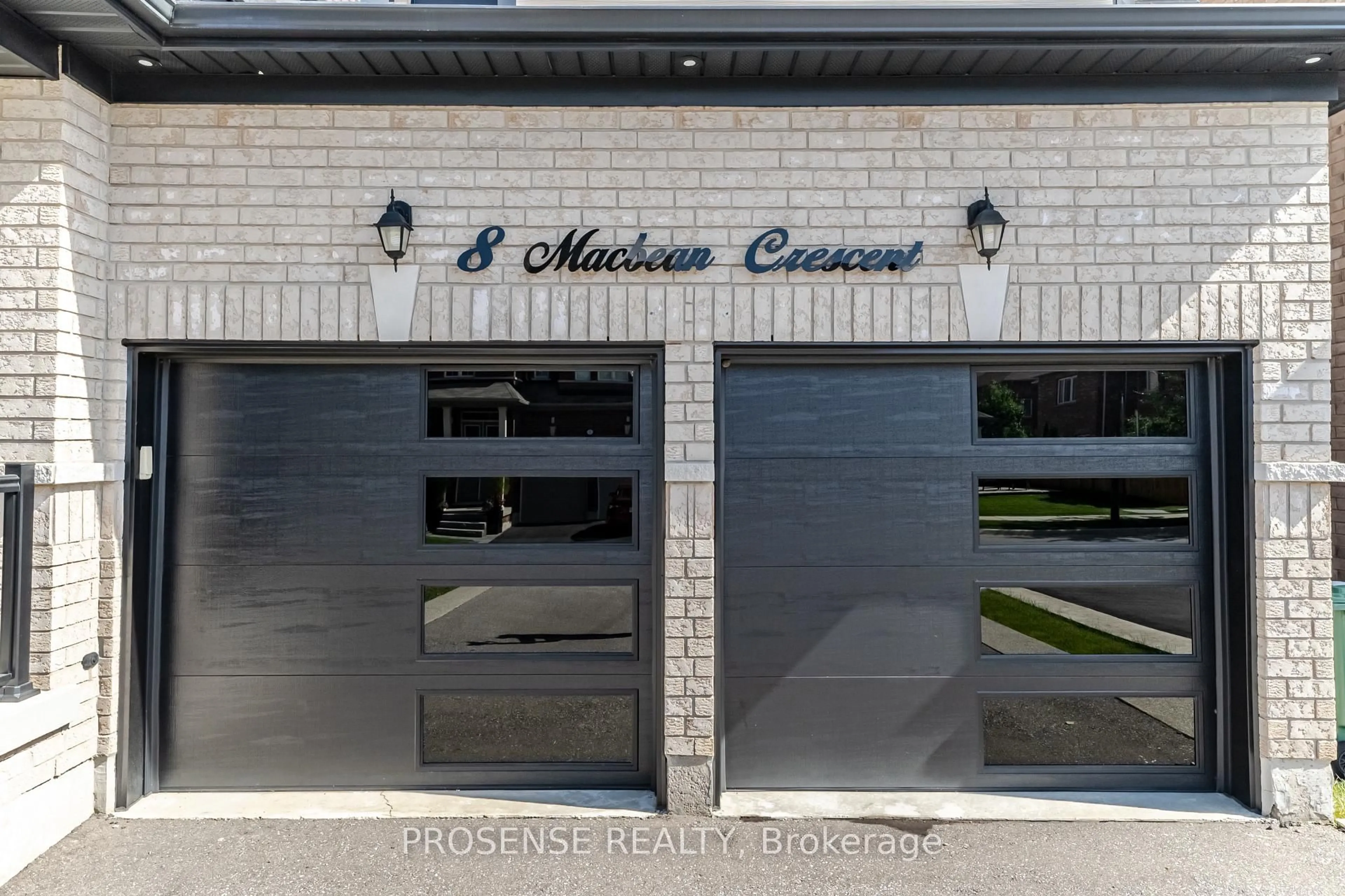 Indoor garage for 8 Macbean Cres, Hamilton Ontario L0R 2H9