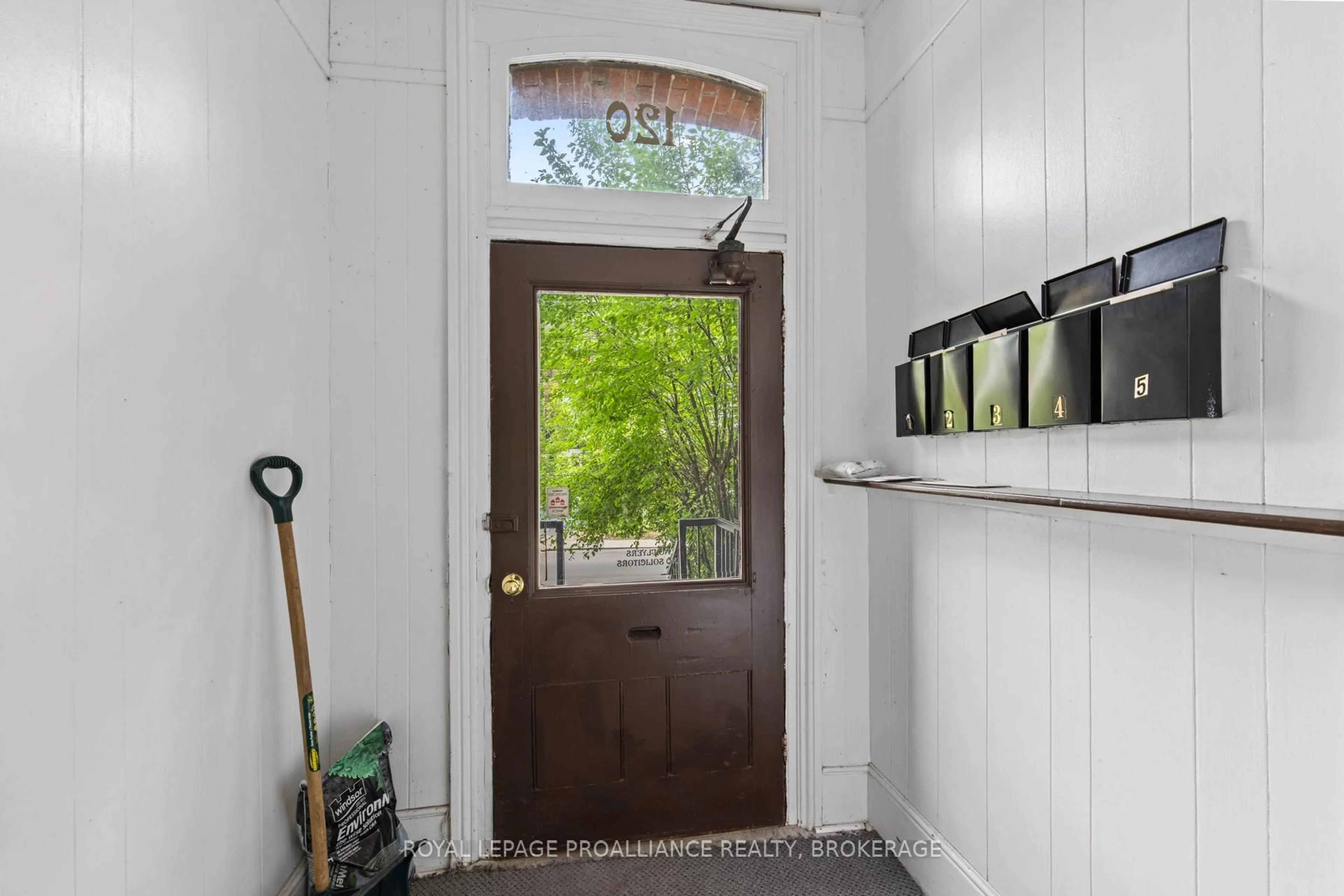 Indoor entryway for 120 Bagot St, Kingston Ontario K7L 3E5