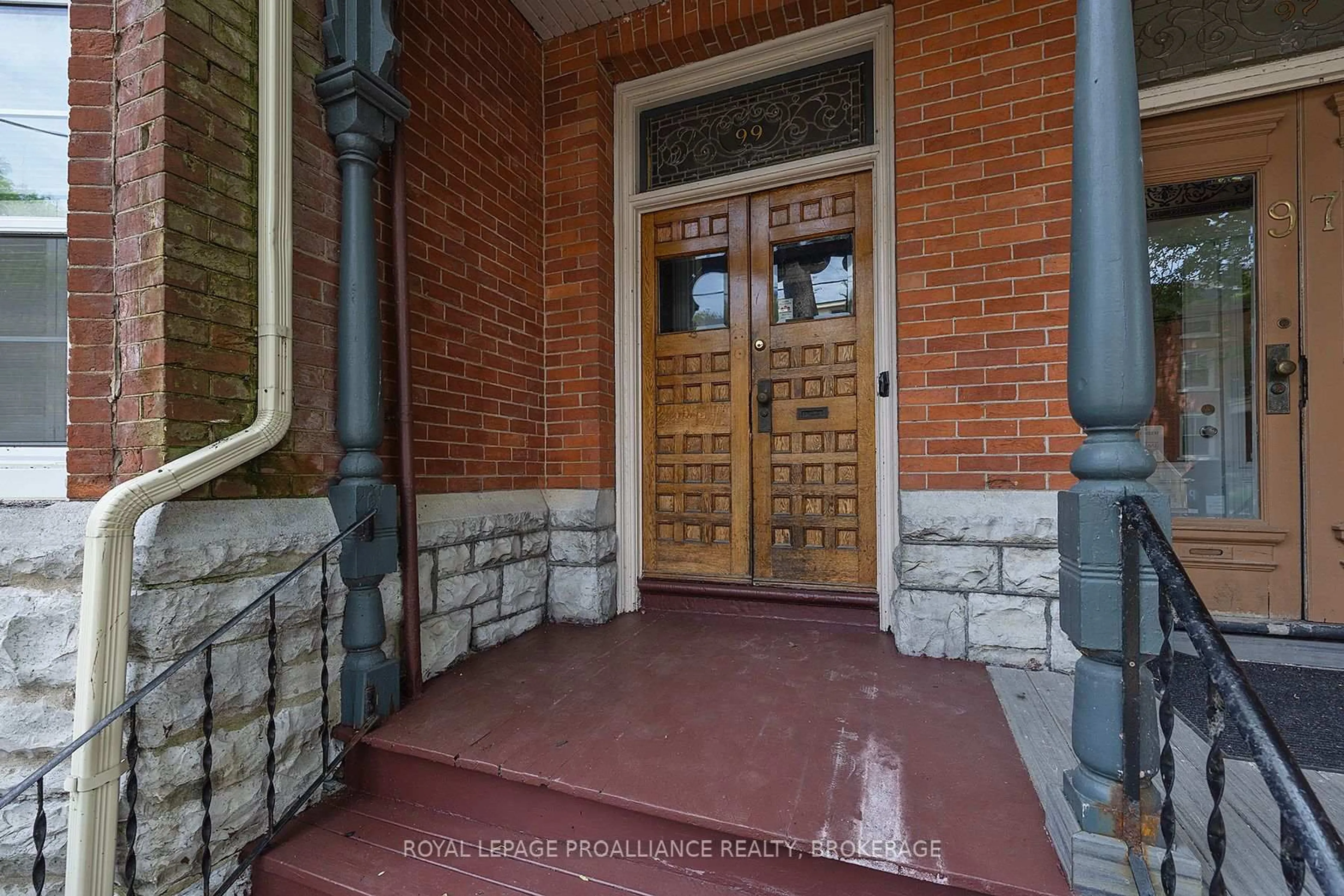 Indoor foyer for 99 Bagot St, Kingston Ontario K7L 3E6