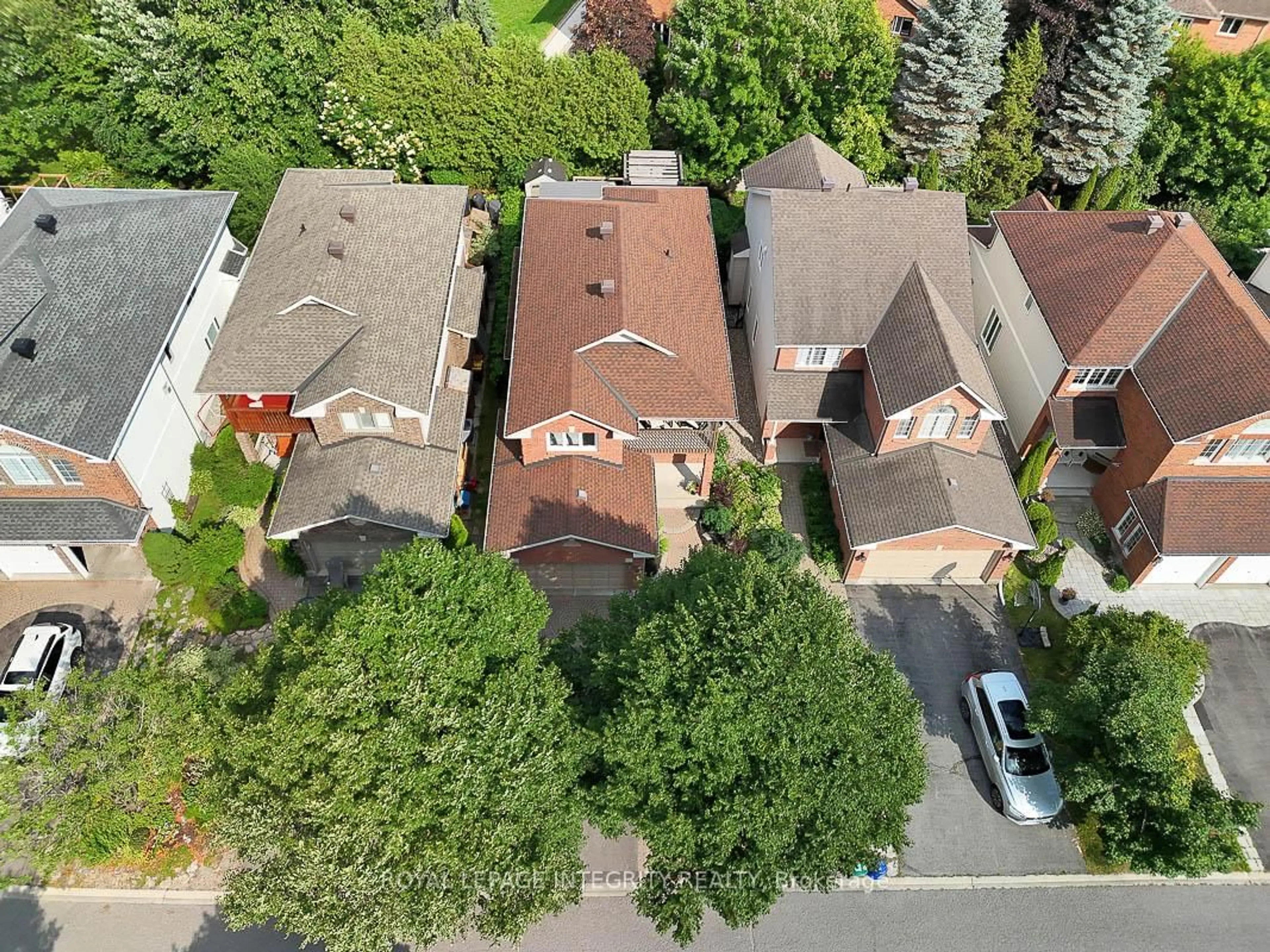 A pic from outside/outdoor area/front of a property/back of a property/a pic from drone, street for 30 Sherring Cres, Ottawa Ontario K2K 2T2