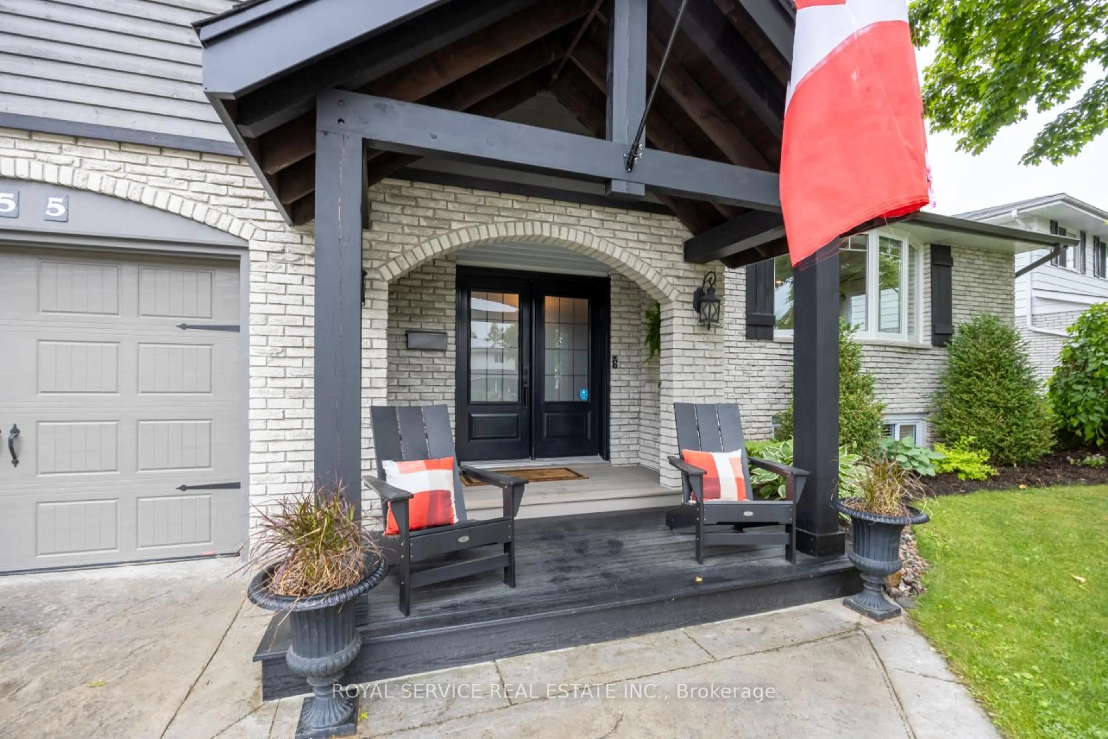 Indoor entryway for 1255 Bridle Dr, Peterborough West Ontario K9J 7J7