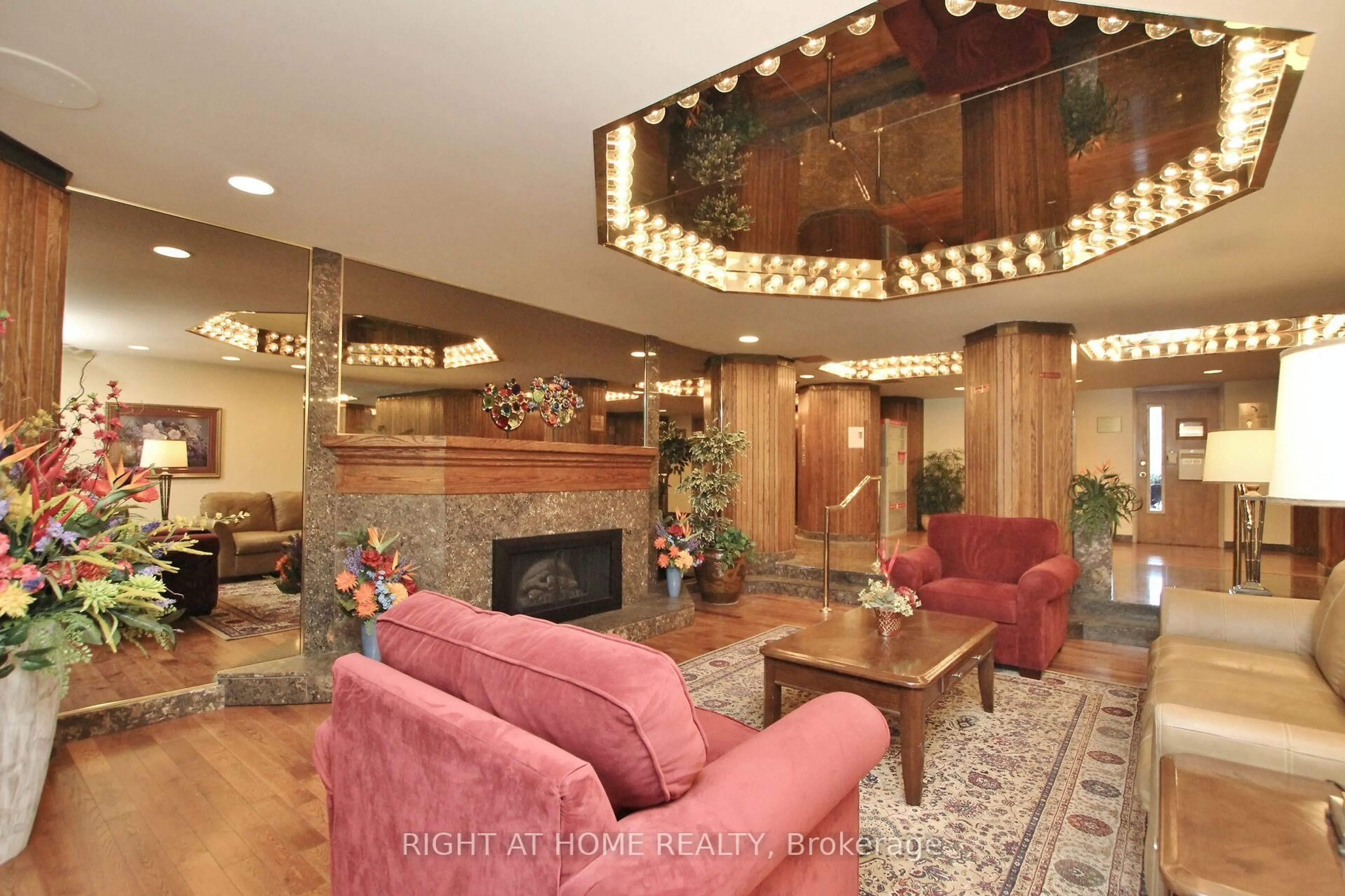 Lobby for 2871 Richmond Rd #1213, Ottawa Ontario K2B 8M5