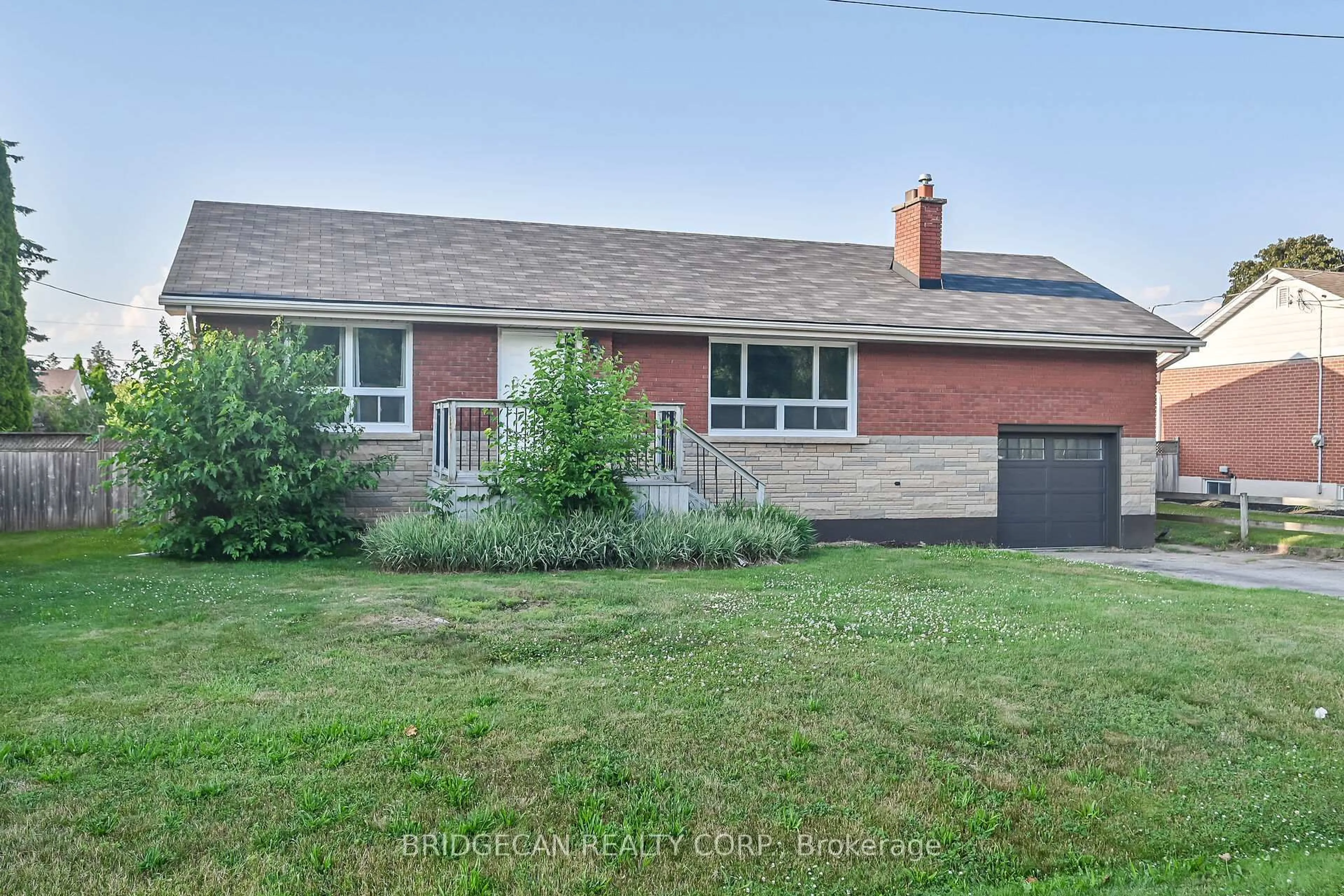 Home with brick exterior material, street for 17 Brierwood Ave, Grimsby Ontario L3M 1J5