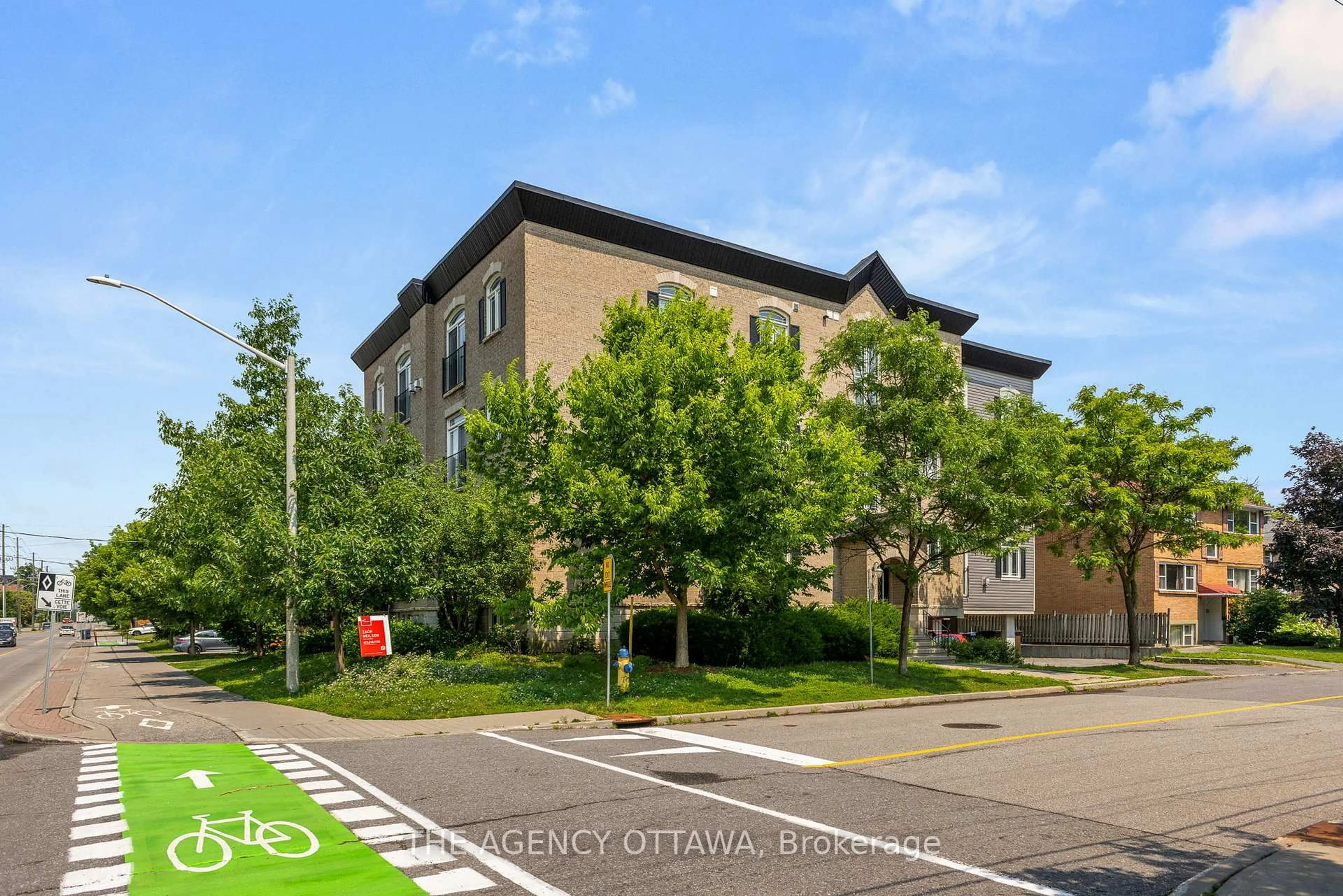 Patio, street for 711 CHURCHILL Ave #203, Ottawa Ontario K1Z 7J9