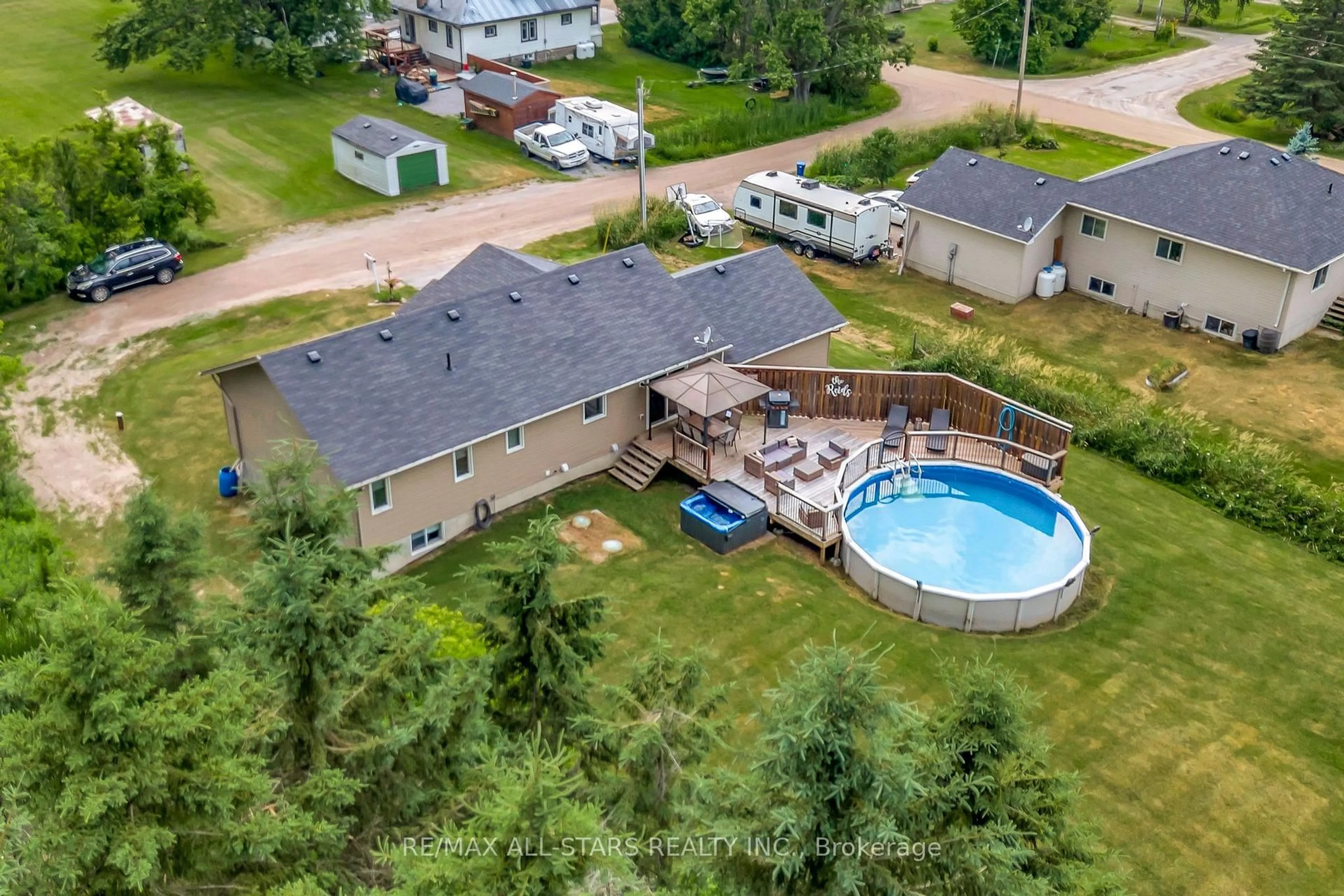 A pic from outside/outdoor area/front of a property/back of a property/a pic from drone, water/lake/river/ocean view for 2 King St, Kawartha Lakes Ontario K0M 2T0