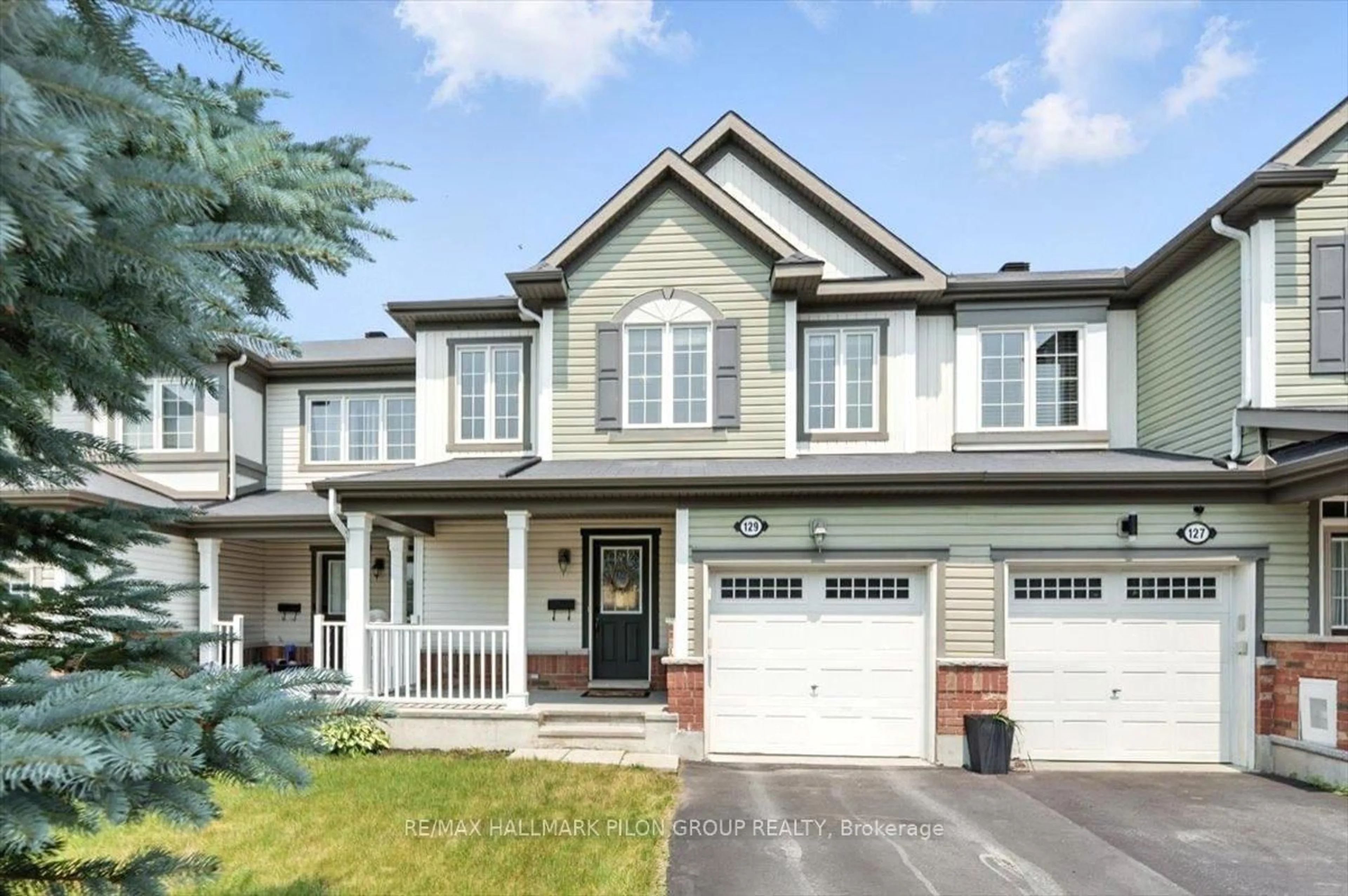 Home with vinyl exterior material, street for 129 Sunshine Cres, Ottawa Ontario K4A 0V3