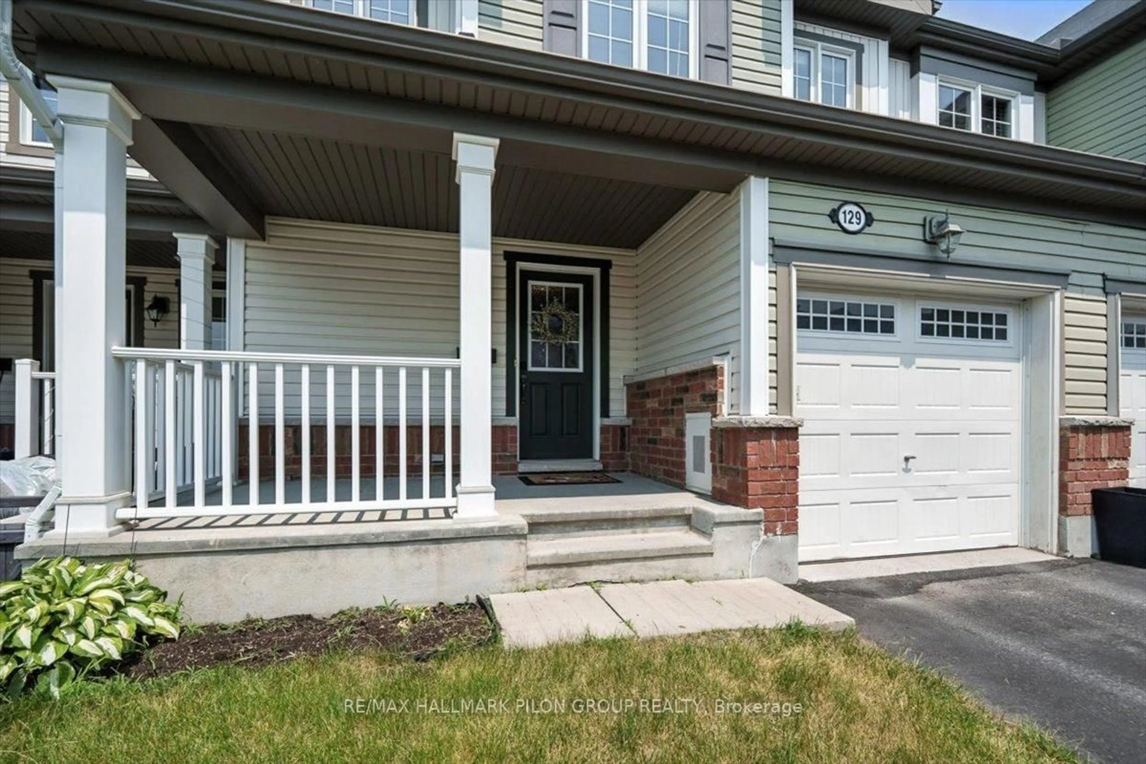 Home with vinyl exterior material, street for 129 Sunshine Cres, Ottawa Ontario K4A 0V3
