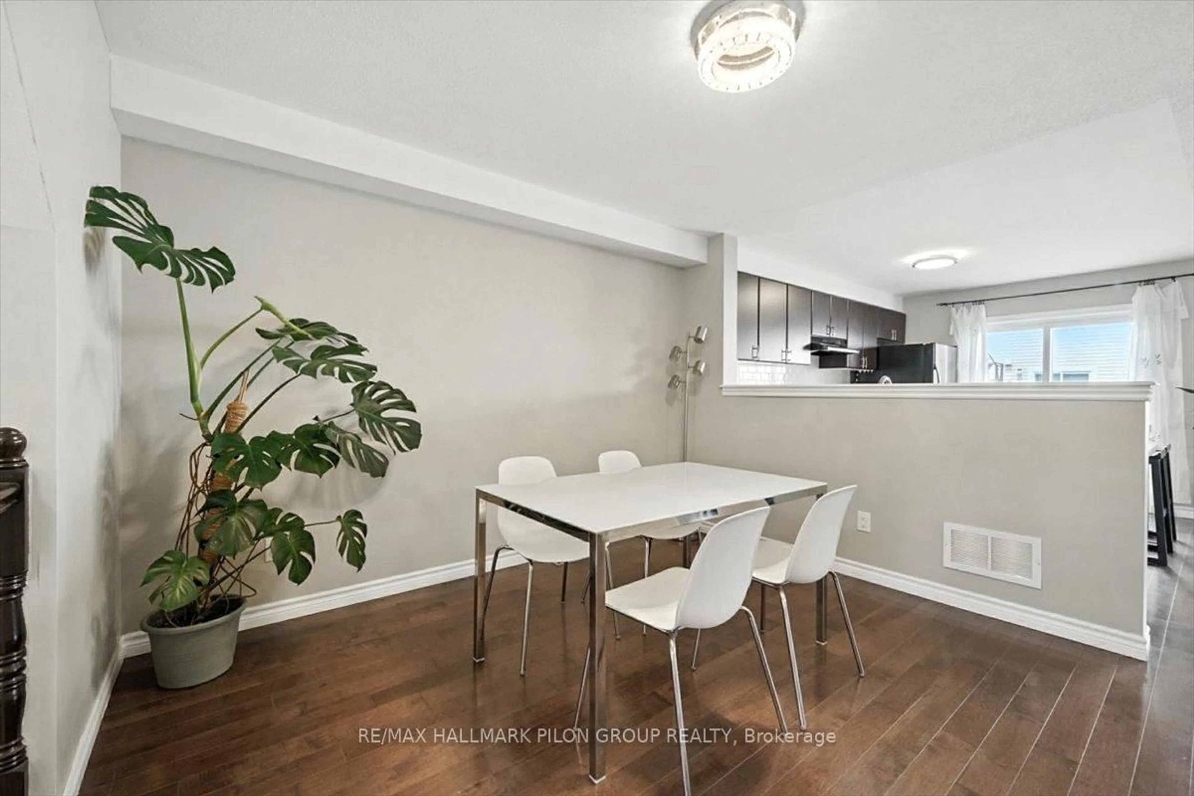 Dining room, unknown for 129 Sunshine Cres, Ottawa Ontario K4A 0V3