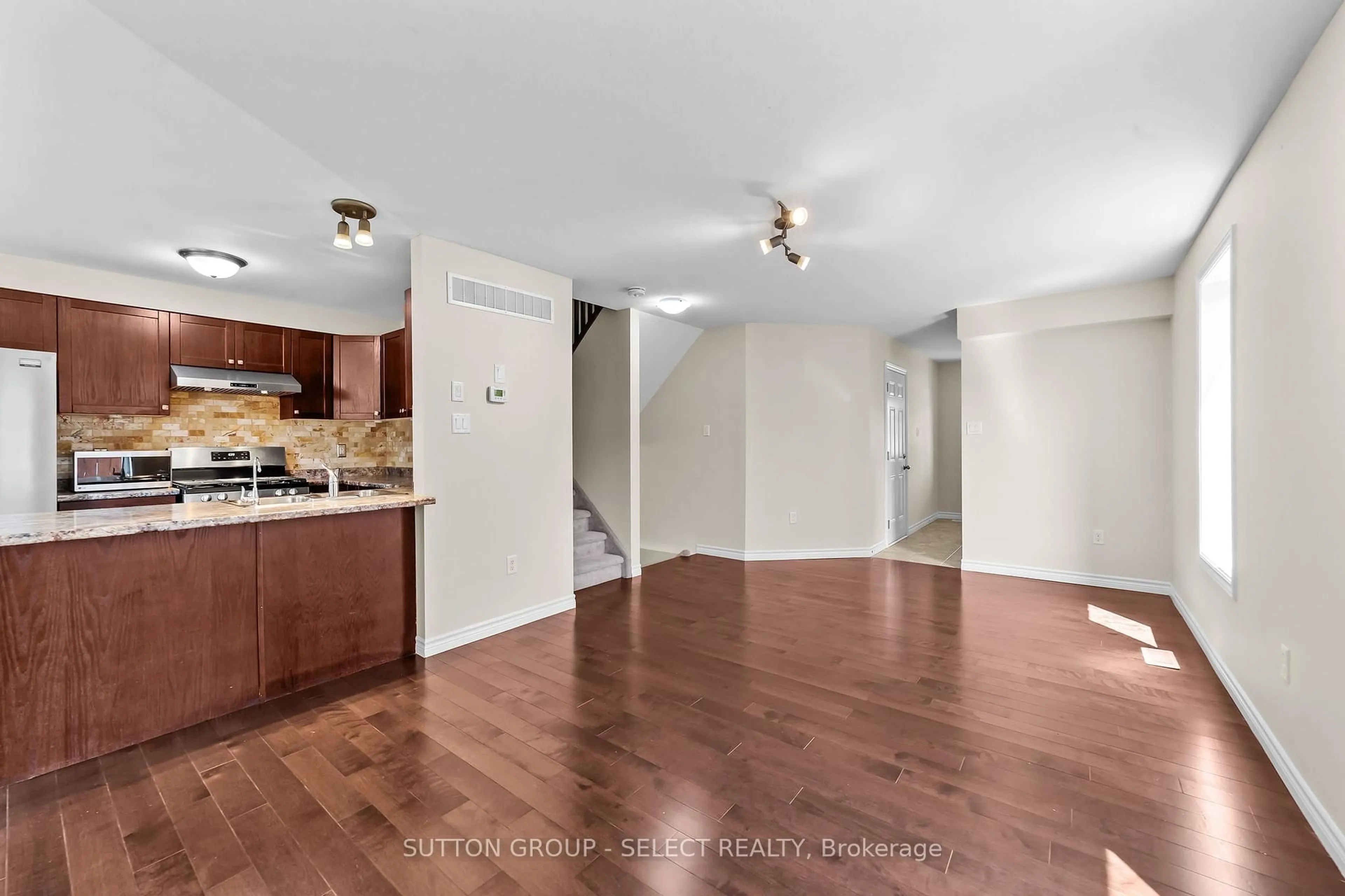 Open concept kitchen, unknown for 953 Silverfox Cres, London North Ontario N6G 5B6