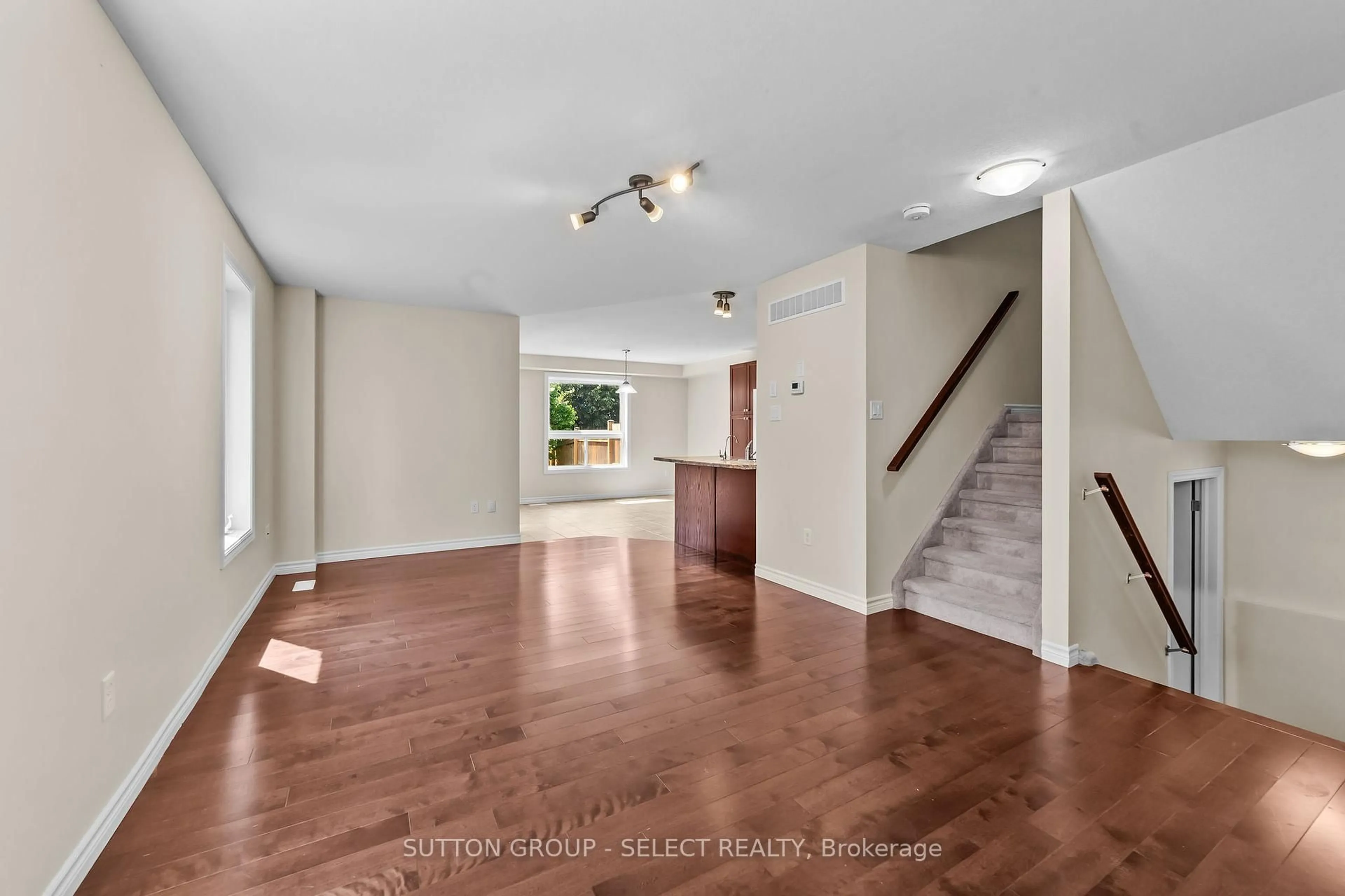 Indoor entryway for 953 Silverfox Cres, London North Ontario N6G 5B6