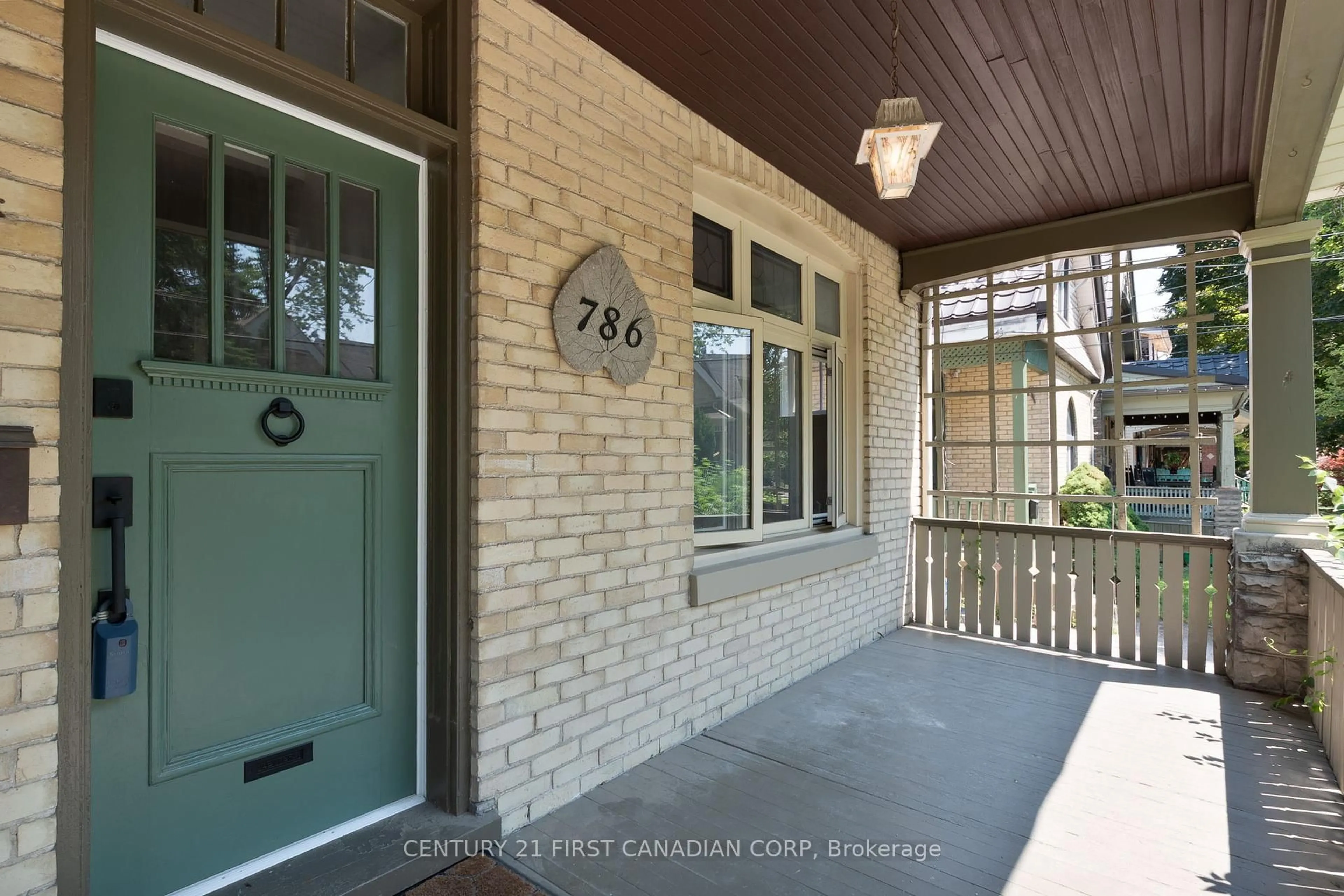 Indoor entryway for 786 Dufferin Ave, London East Ontario N5W 3K1