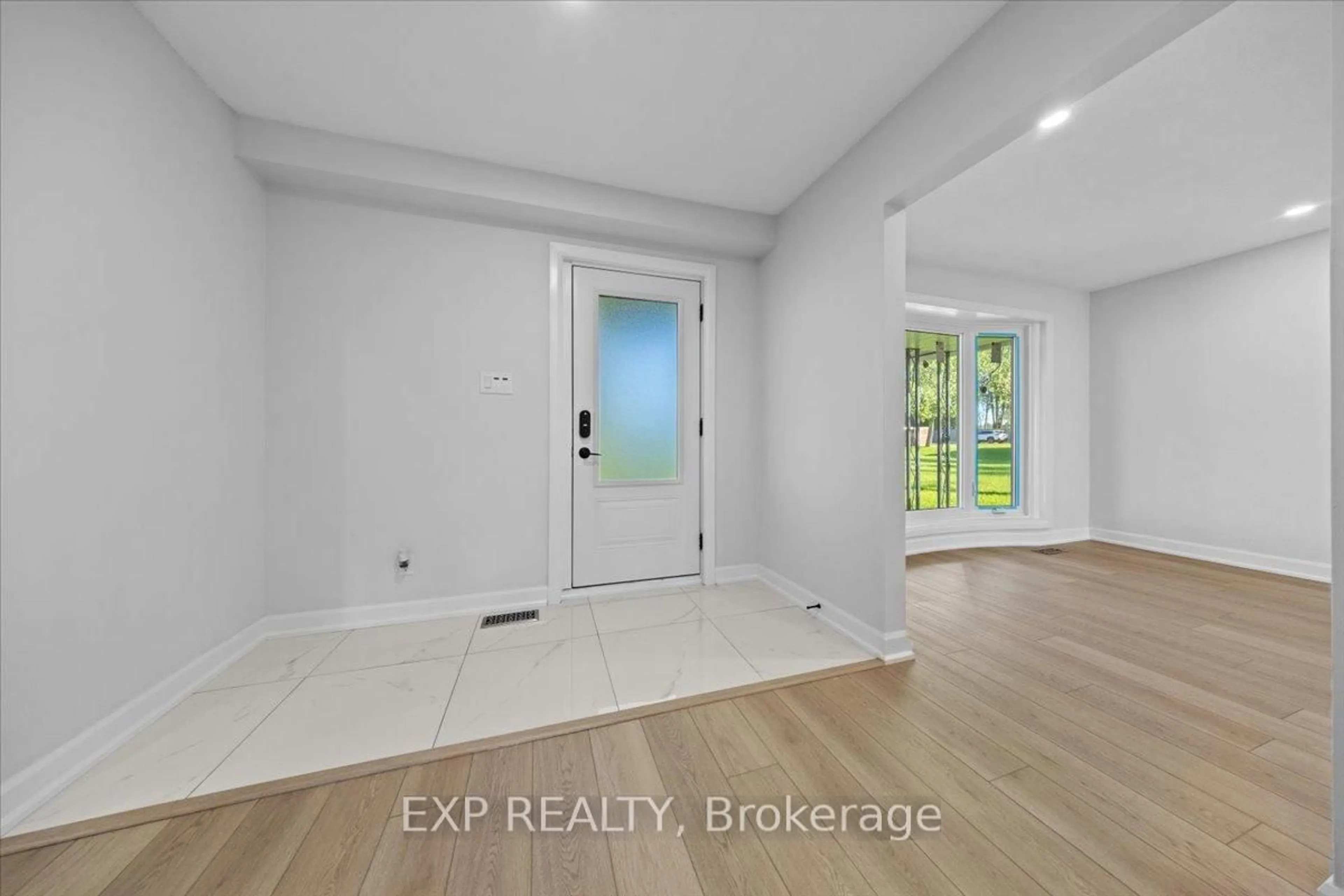 Indoor entryway for 2820 Harbison Rd, Richmond Ontario K0A 2Z0