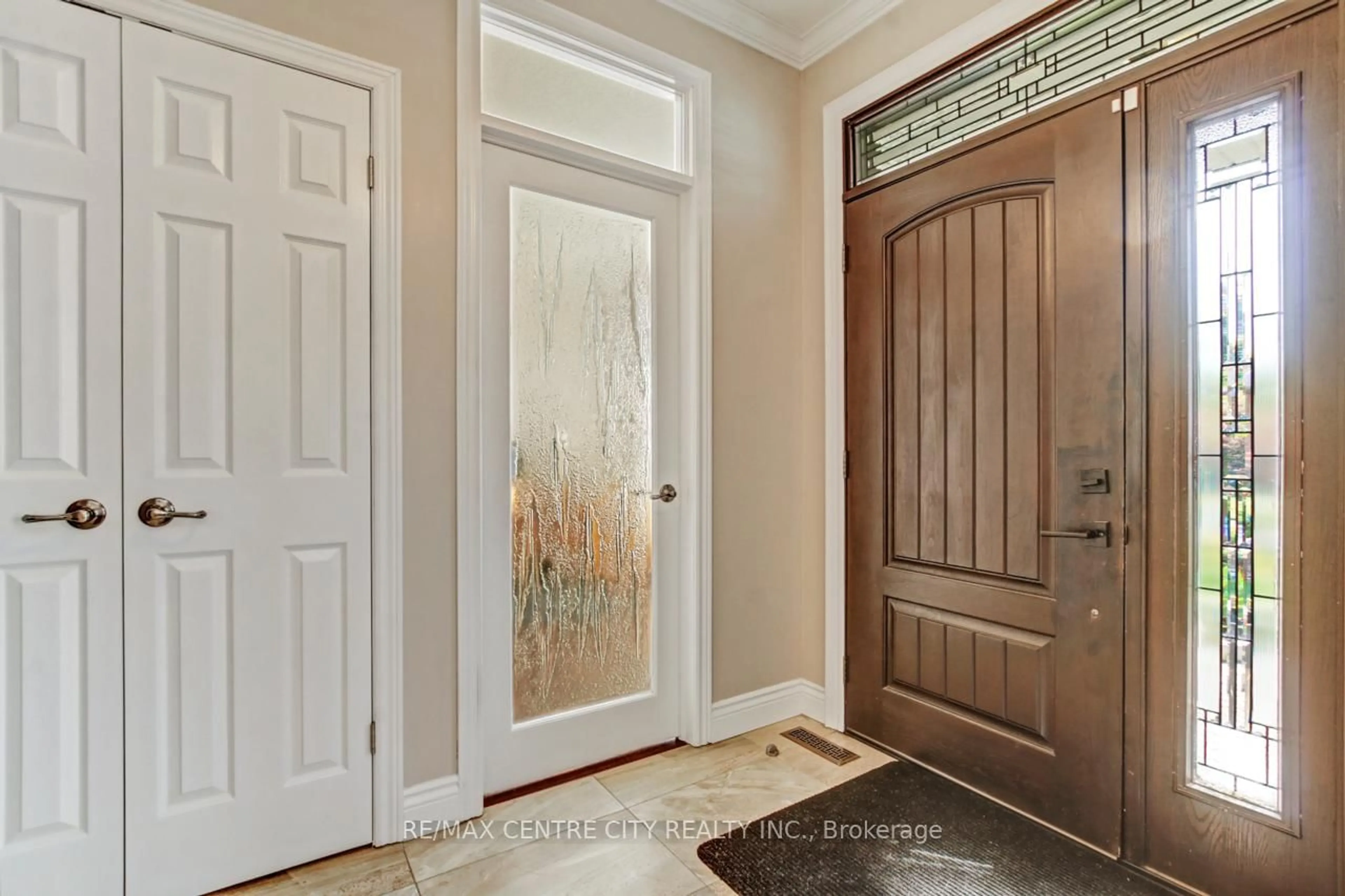 Indoor entryway for 50 Exmoor Pl, London North Ontario N5X 3W2