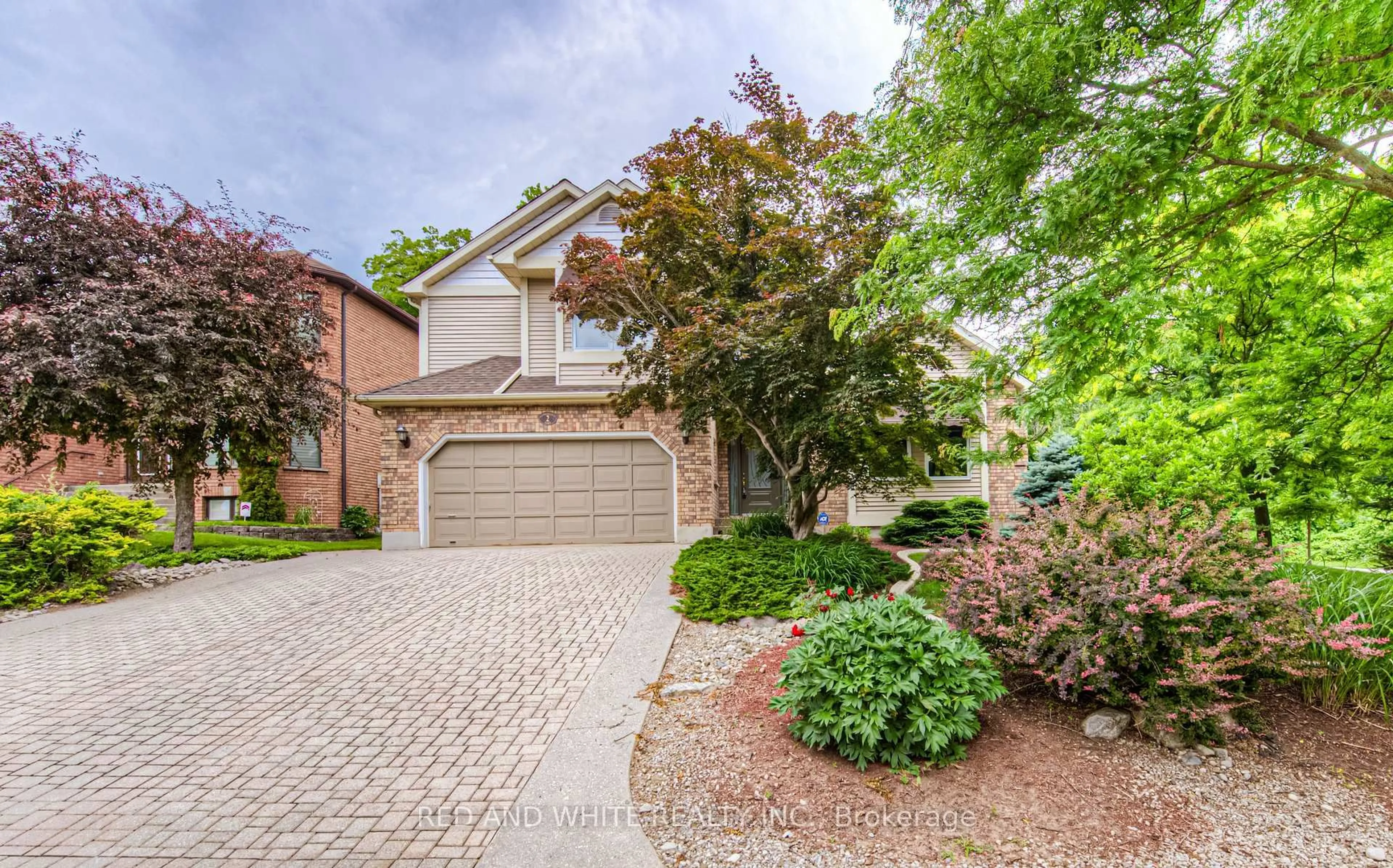 Home with brick exterior material, street for 2 Morningview Pl, Kitchener Ontario N2P 1Z2