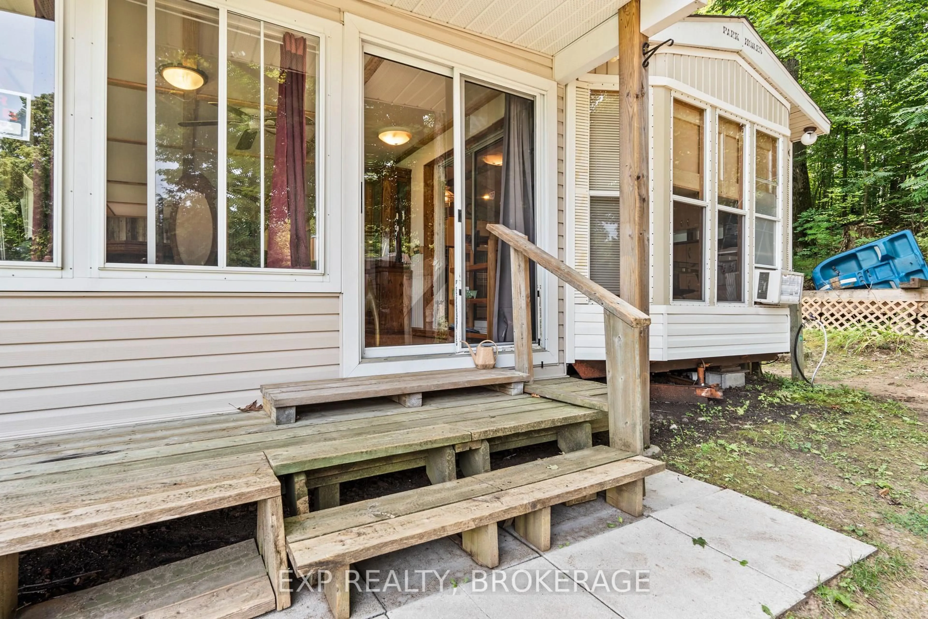 Indoor entryway for 9 GLENFORD Lane #20, Godfrey Ontario K0H 1T0