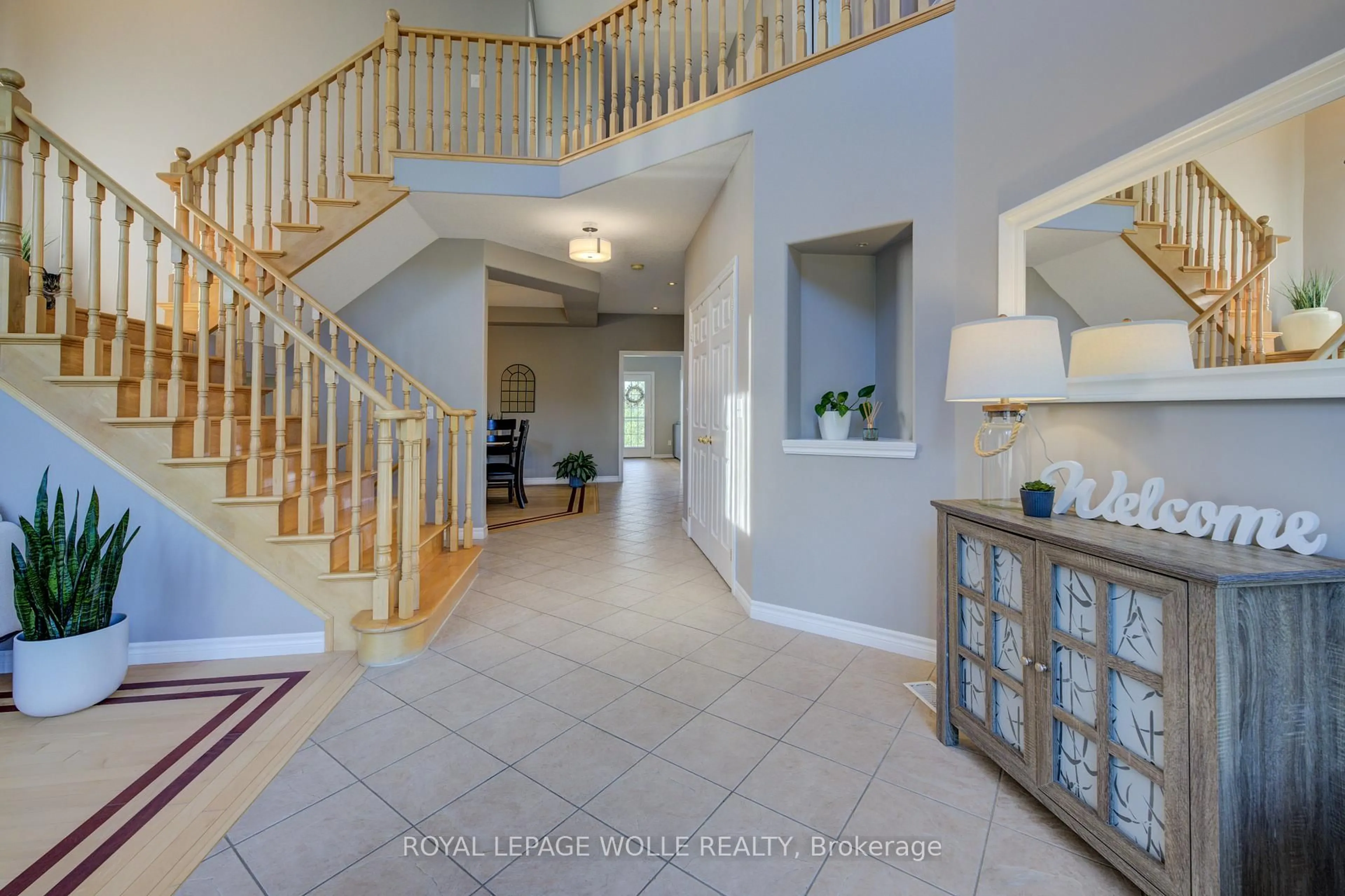 Indoor entryway for 23 Schweitzer Cres, Wellesley Ontario N0B 2T0