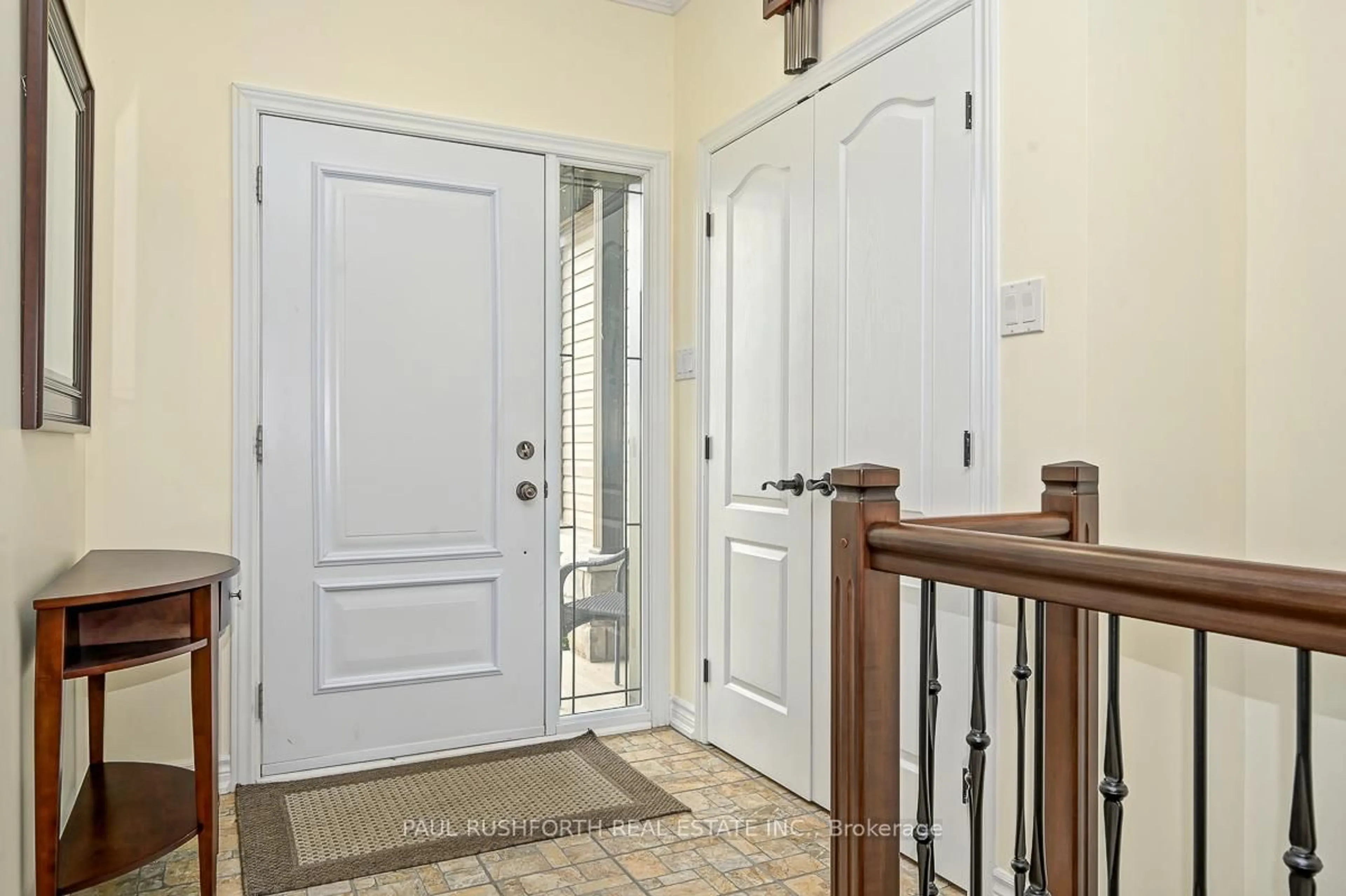 Indoor entryway for 104 Pitre St, Alfred and Plantagenet Ontario K0B 1A0