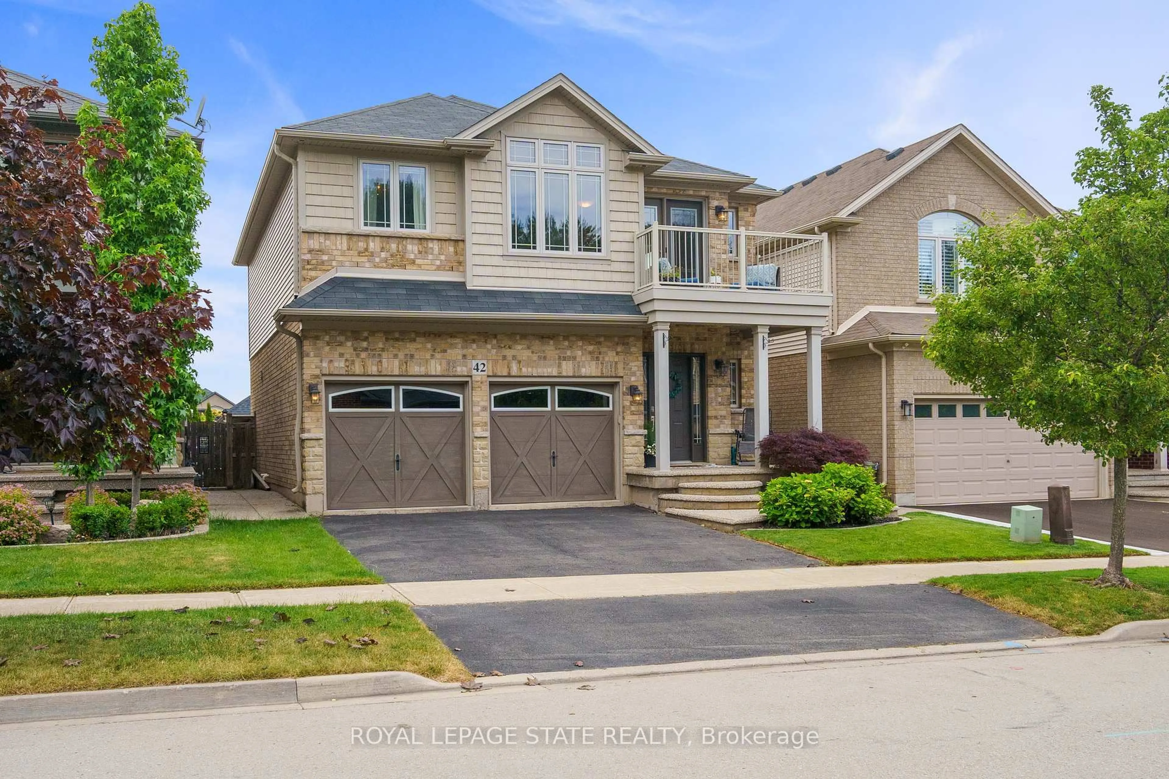 Home with brick exterior material, street for 42 Chestnut Dr, Grimsby Ontario L3M 0B9
