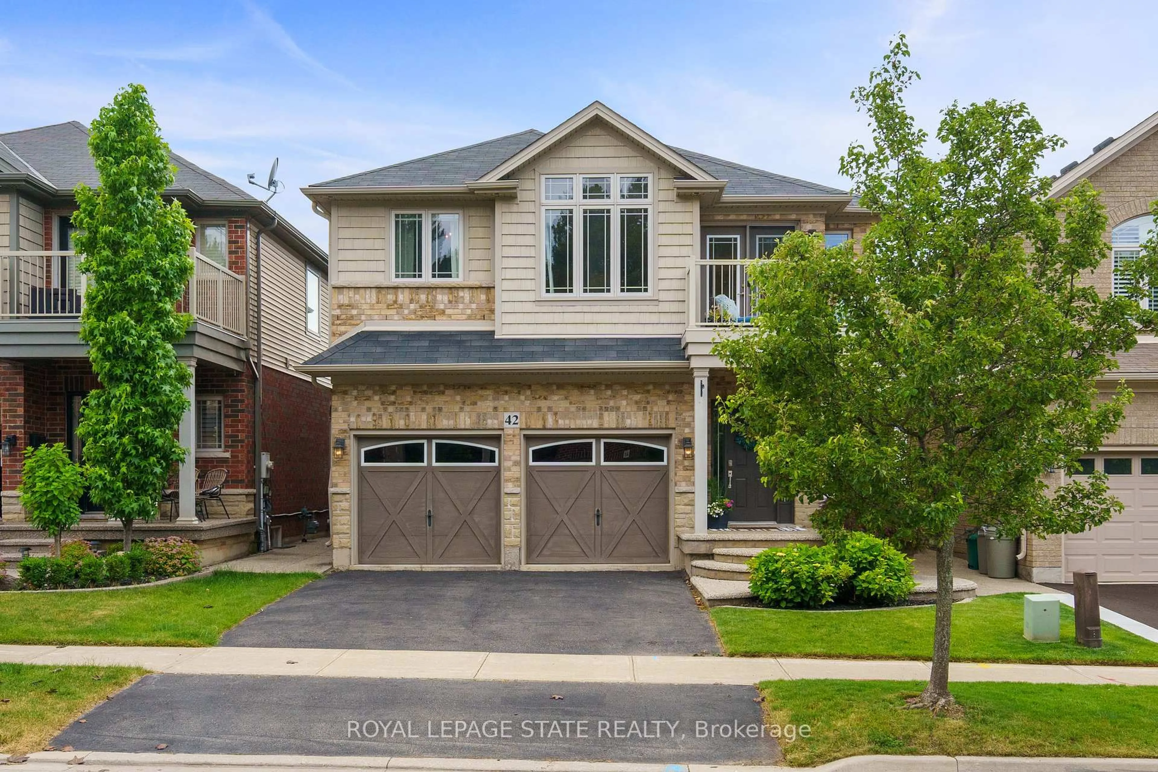 Home with brick exterior material, street for 42 Chestnut Dr, Grimsby Ontario L3M 0B9