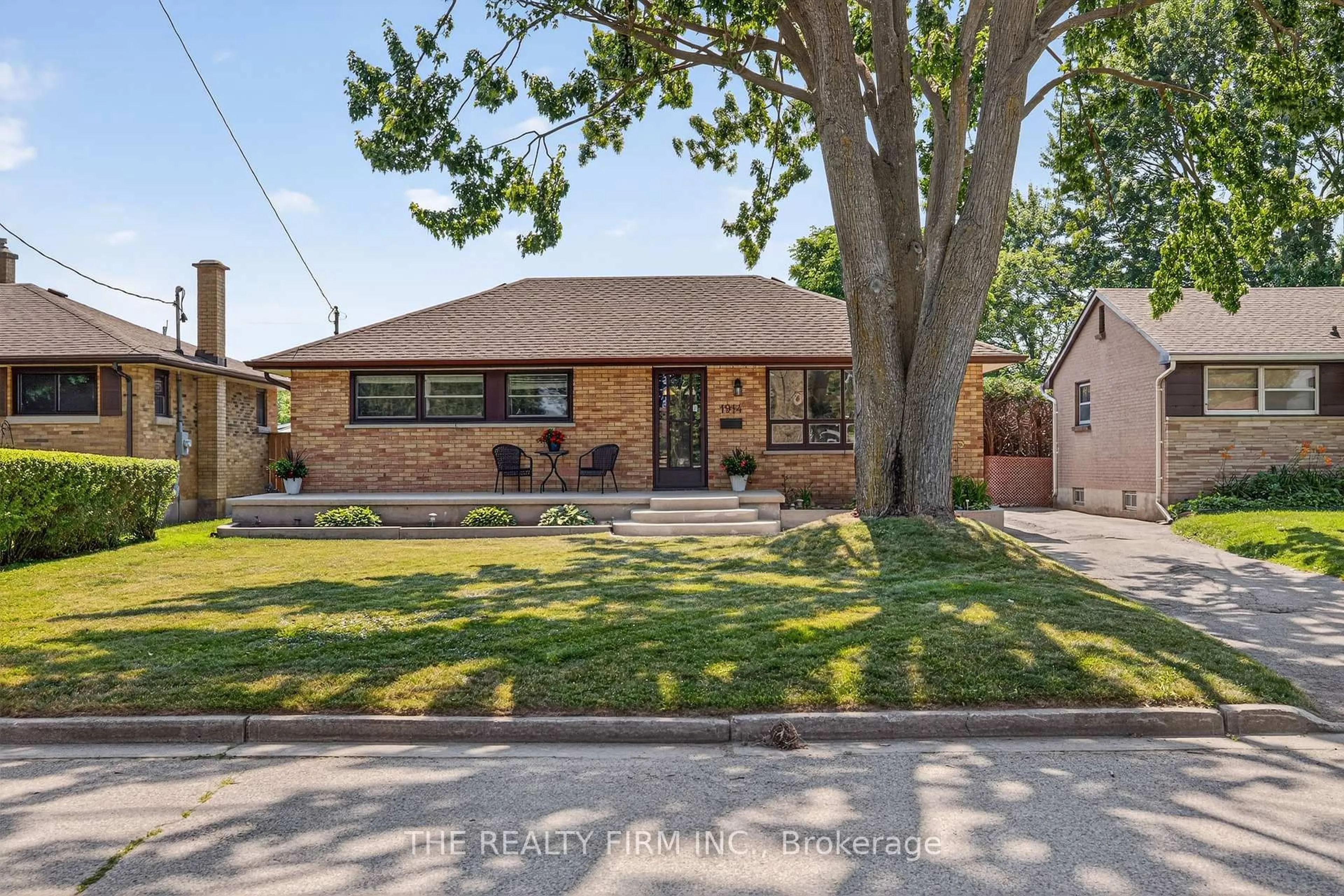 Home with brick exterior material, street for 1914 Crystal Cres, London East Ontario N5V 1H4
