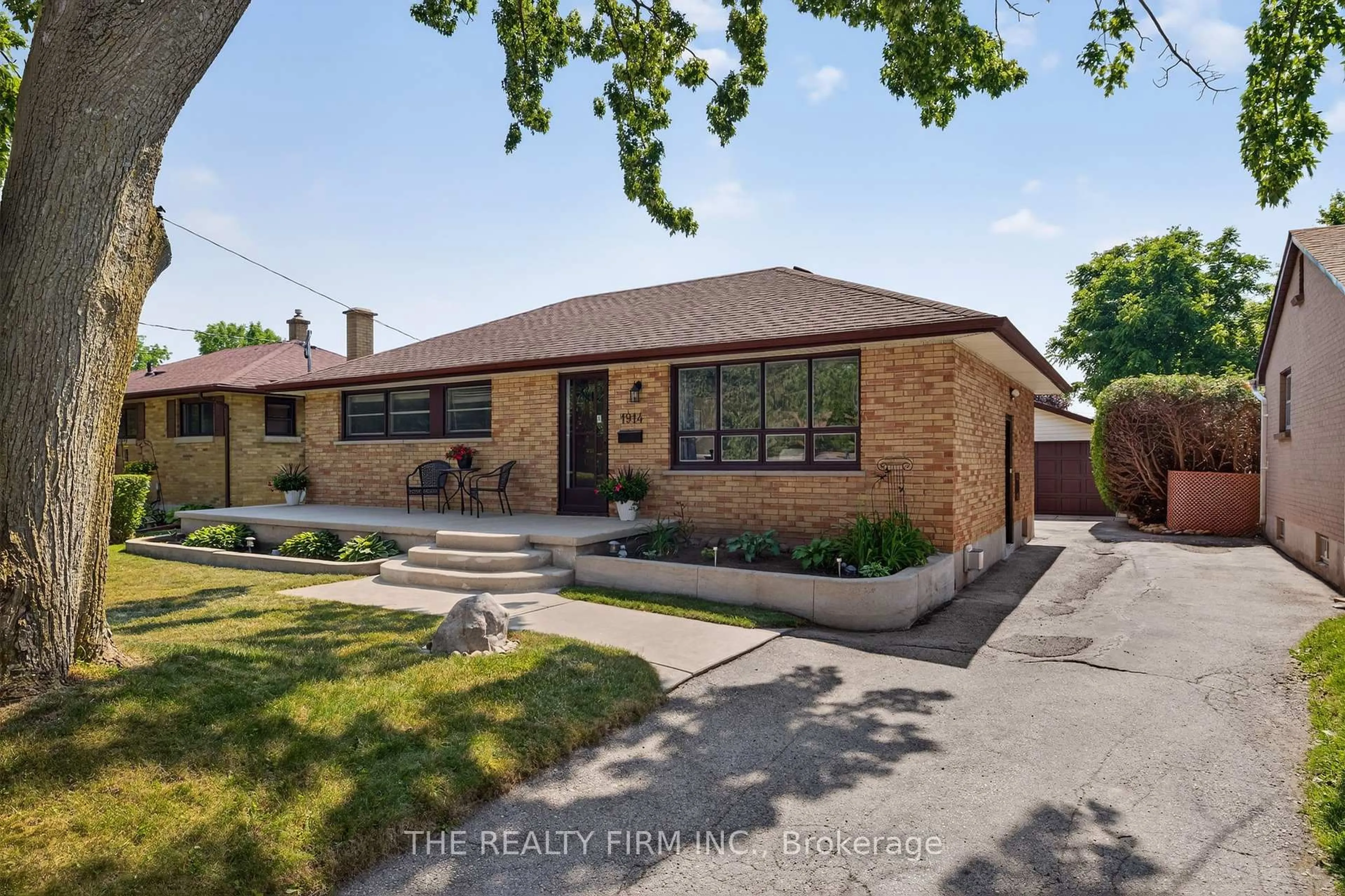 Home with brick exterior material, street for 1914 Crystal Cres, London East Ontario N5V 1H4
