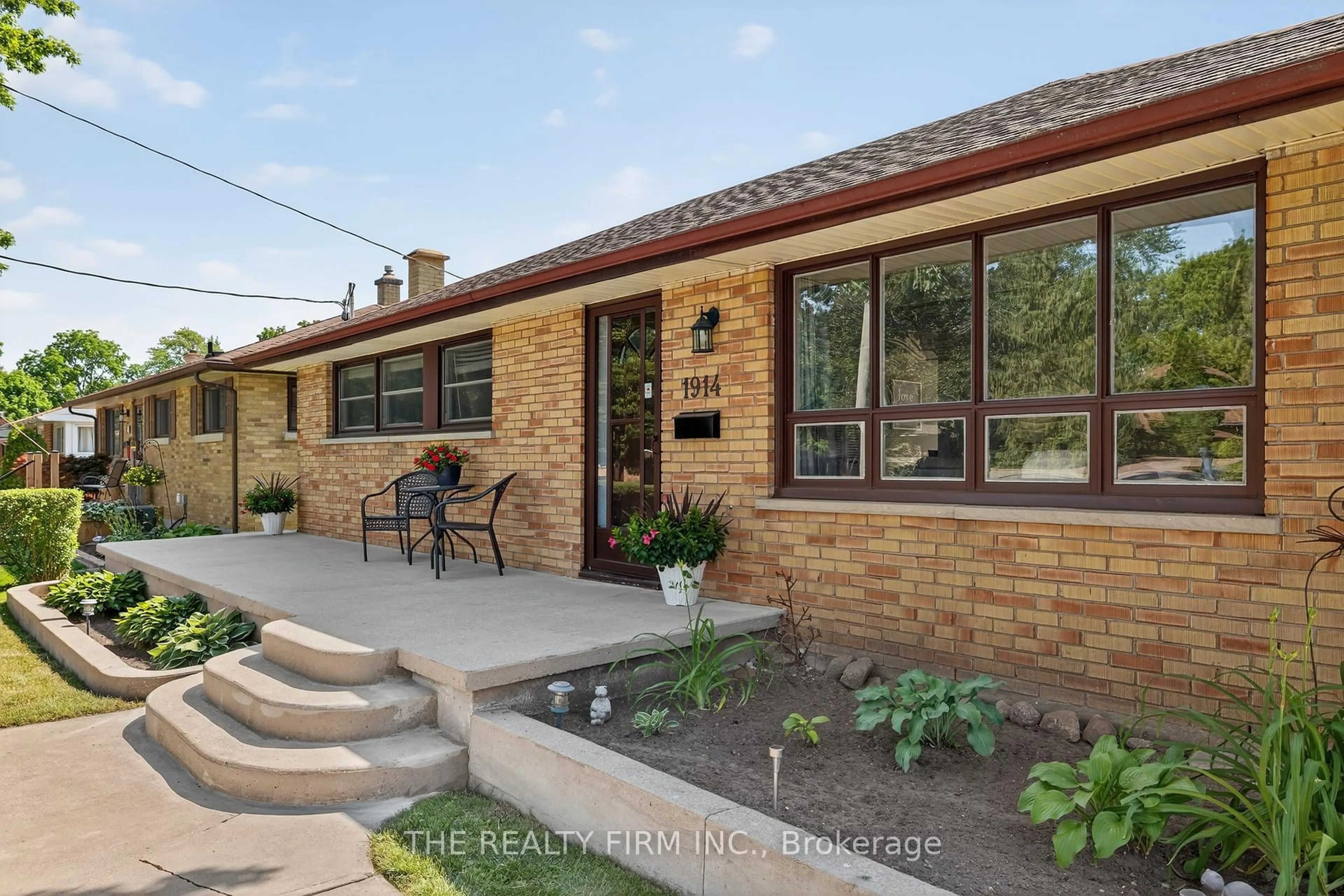 Home with brick exterior material, street for 1914 Crystal Cres, London East Ontario N5V 1H4