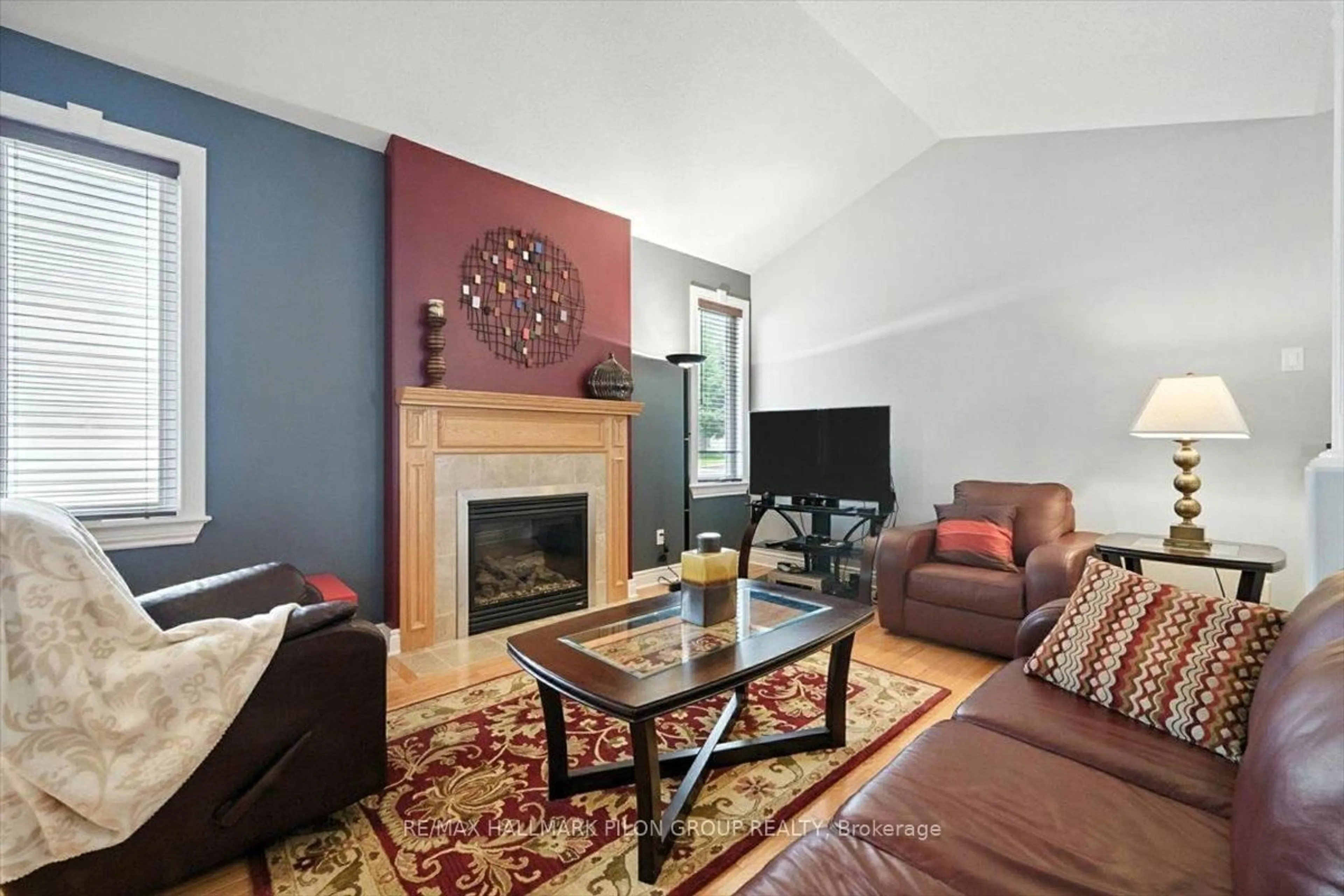 Living room with furniture, unknown for 128 Topaze Cres, Clarence-Rockland Ontario K4K 0E3