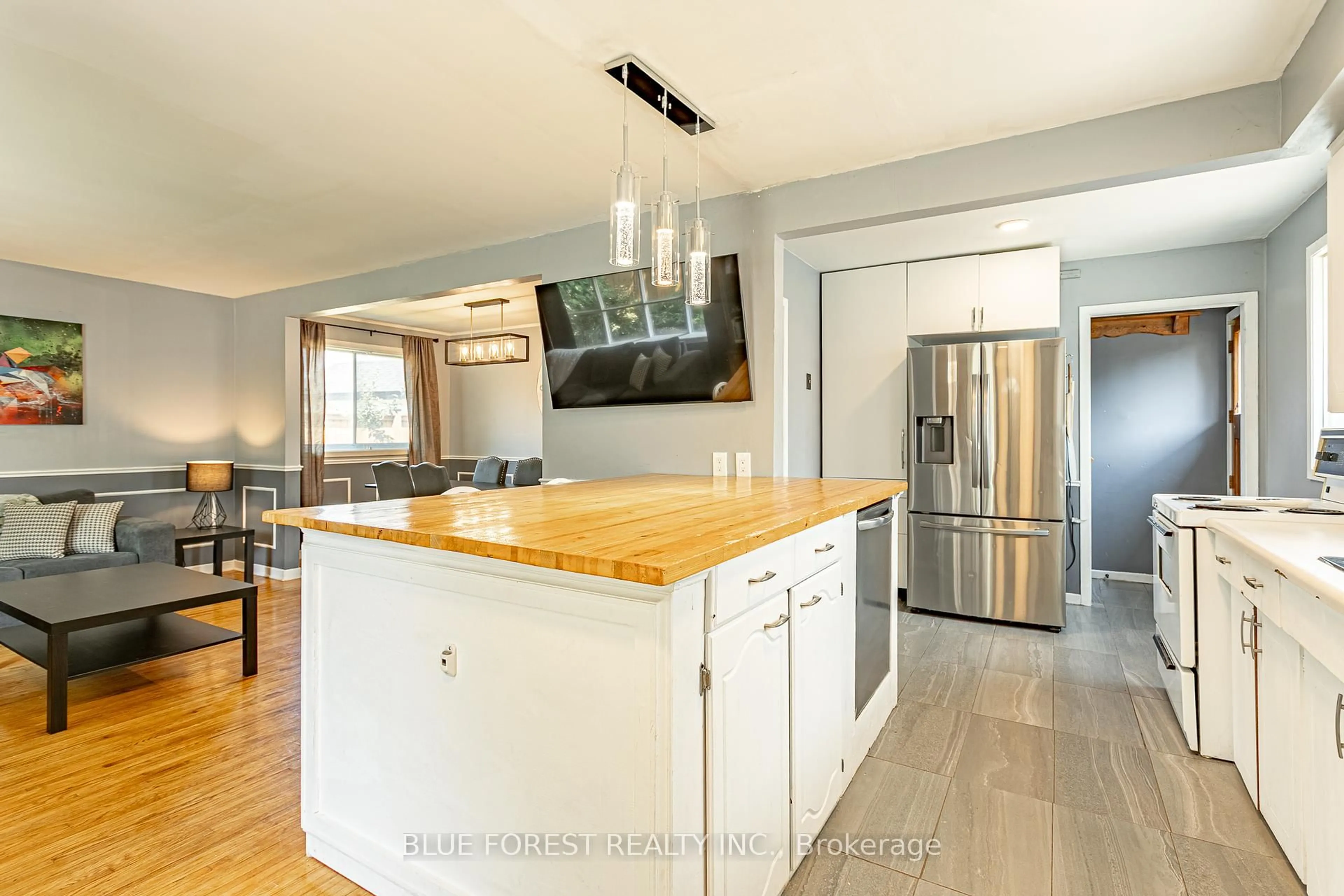Open concept kitchen, unknown for 2 Surrey Cres, London South Ontario N6E 1T6