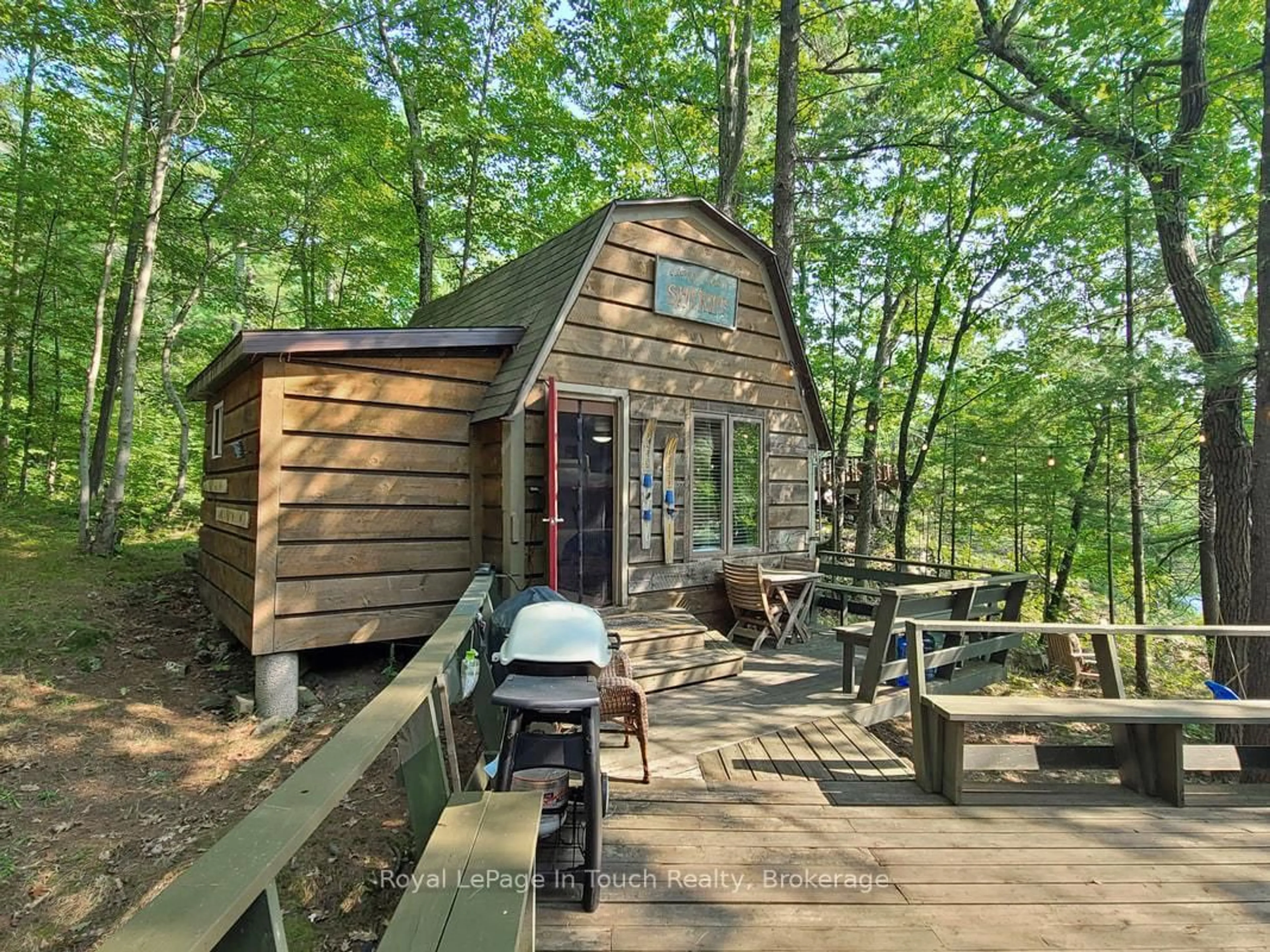 Shed for 21 SEVERN RIVER SR406, Muskoka Lakes Ontario L0K 1E0