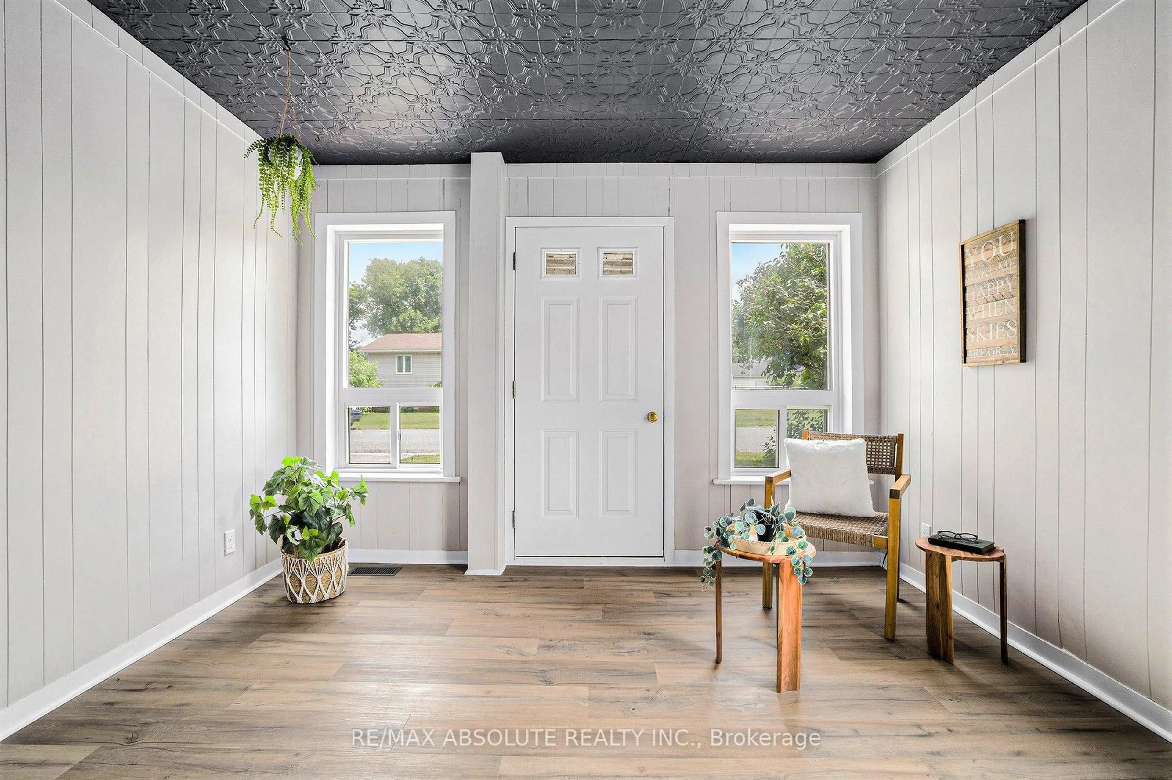 Indoor entryway for 10 Neilson St, McNab/Braeside Ontario K7S 3G2