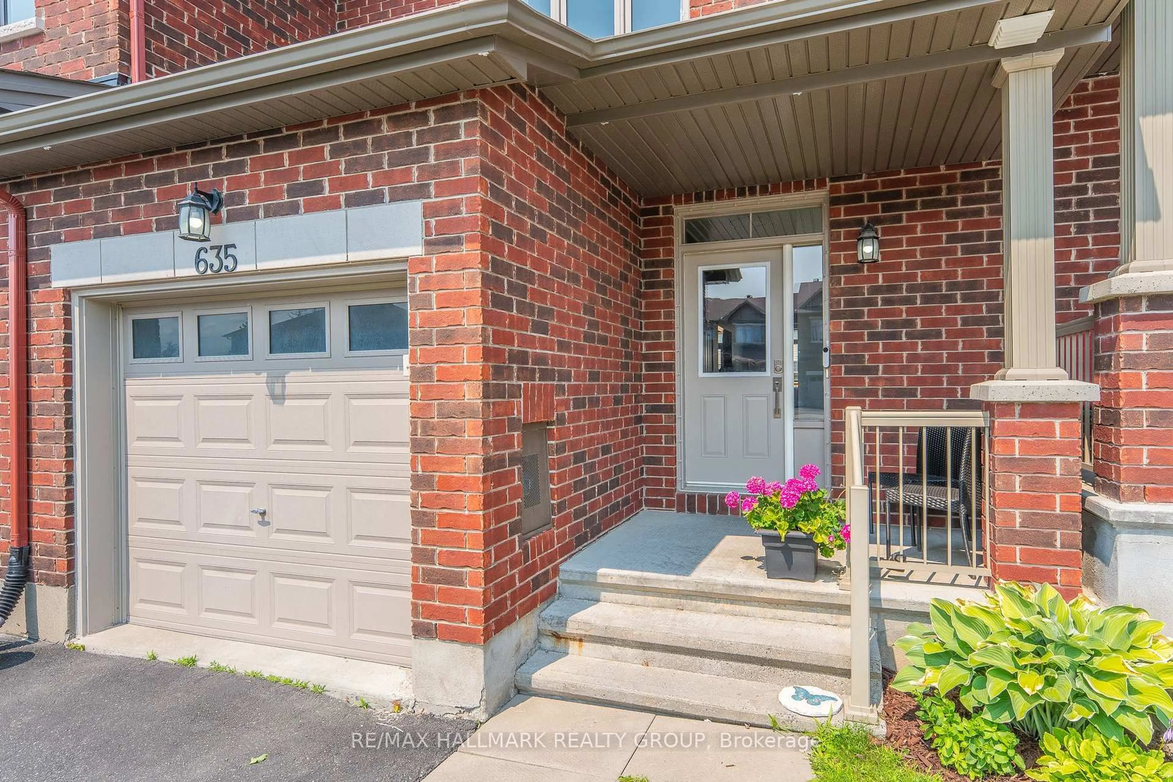 Home with brick exterior material, street for 635 Spring Valley Dr, Ottawa Ontario K1W 0C5