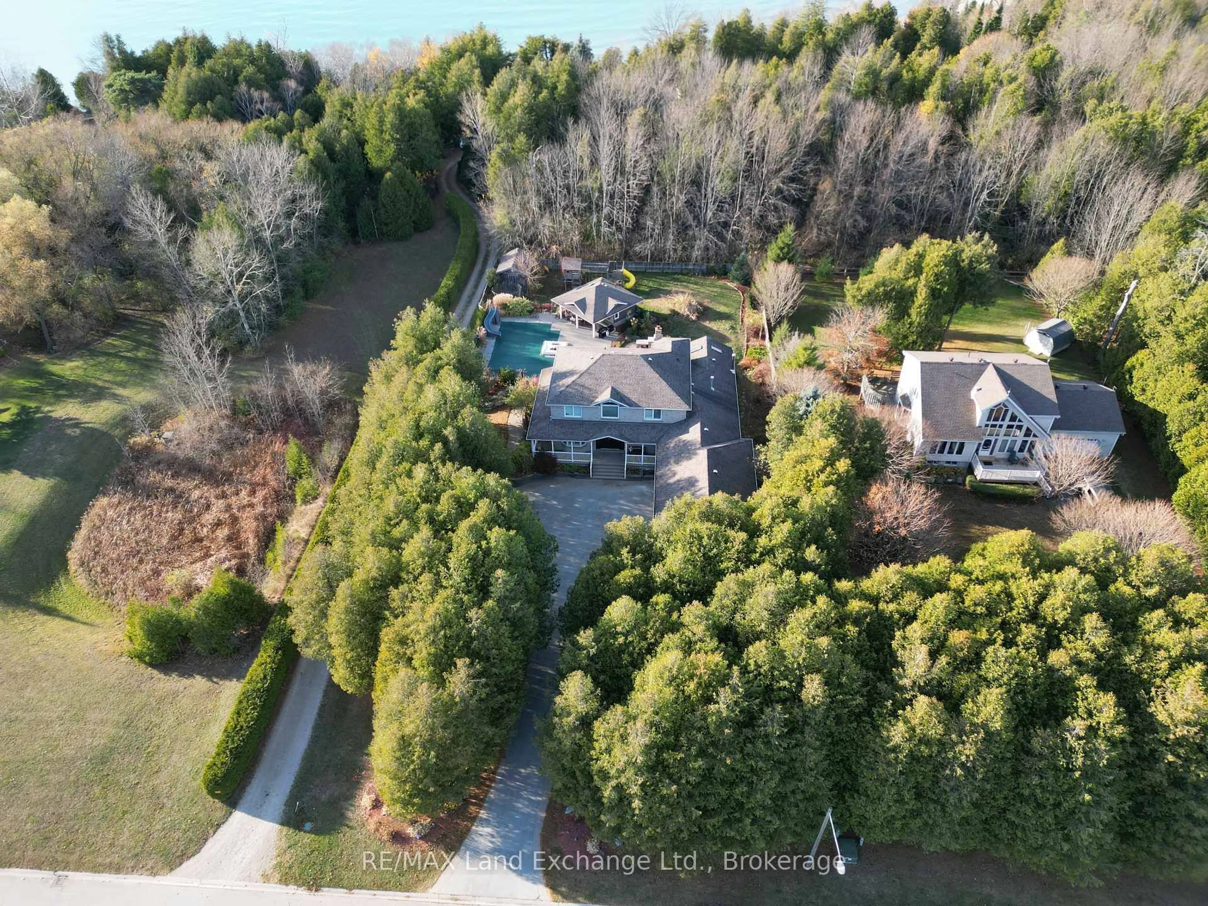 A pic from outside/outdoor area/front of a property/back of a property/a pic from drone, unknown for 19 STONEY ISLAND Cres, Kincardine Ontario N2Z 2X6