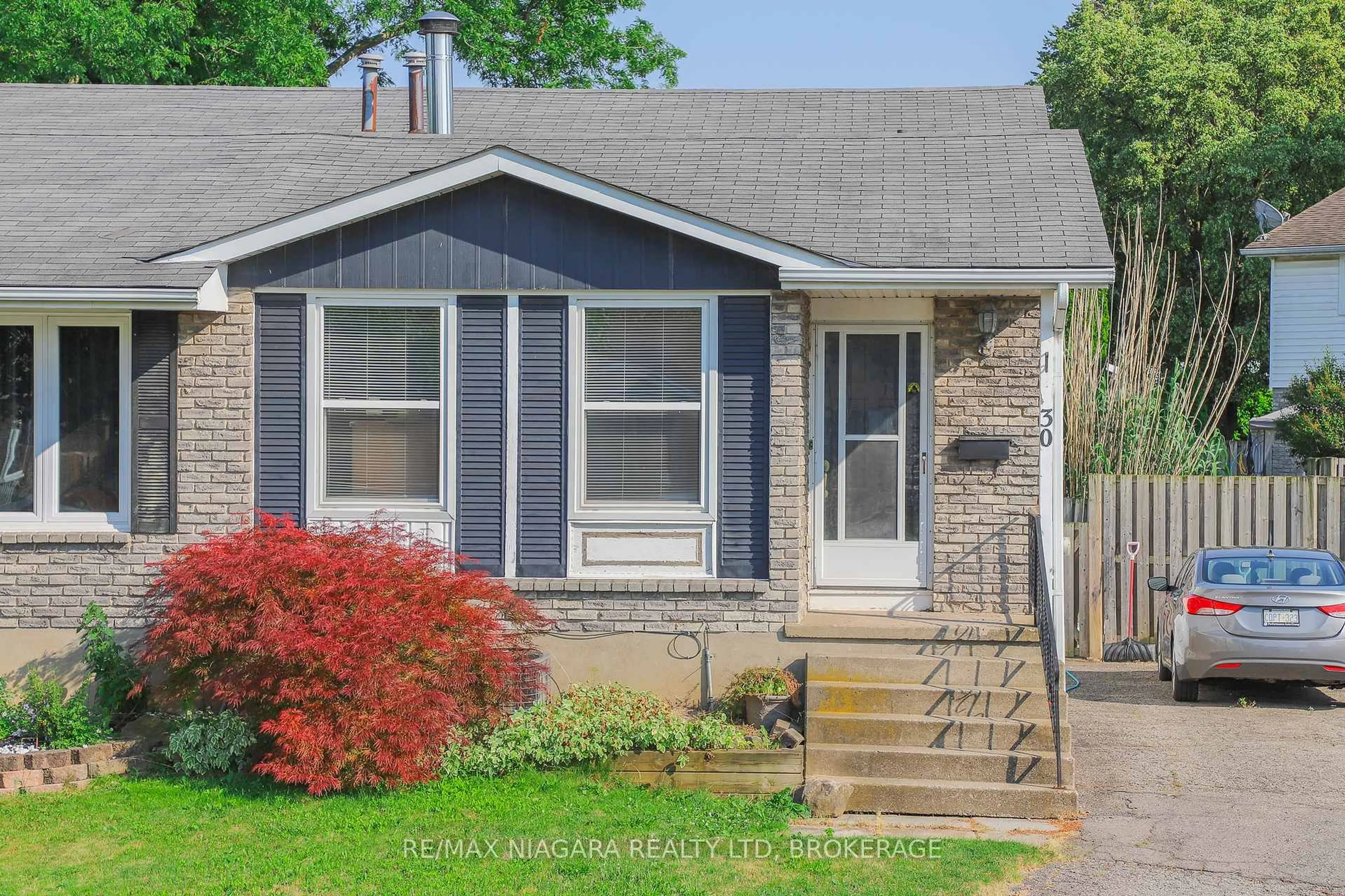 Home with vinyl exterior material, street for 30 Garfield Lane, St. Catharines Ontario L2R 7G9