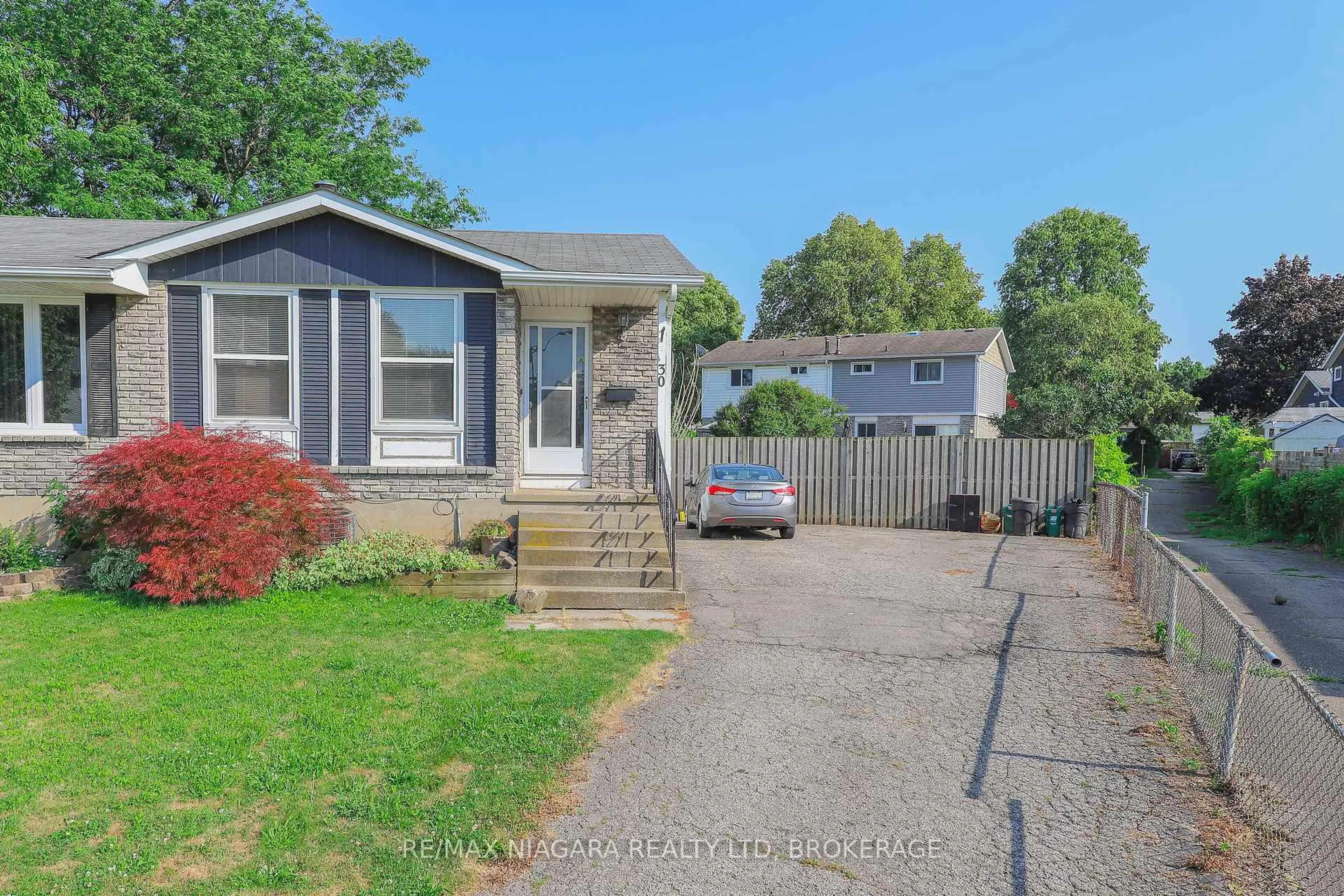 Home with vinyl exterior material, street for 30 Garfield Lane, St. Catharines Ontario L2R 7G9