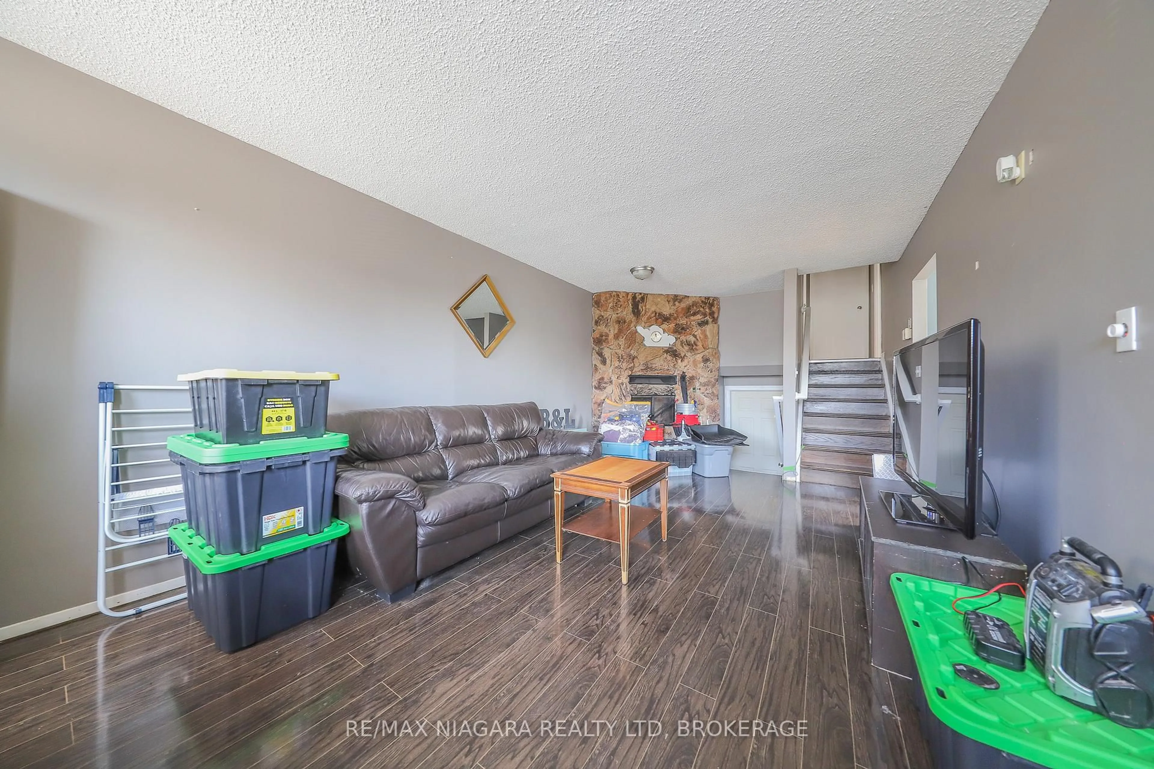 Living room with furniture, wood/laminate floor for 30 Garfield Lane, St. Catharines Ontario L2R 7G9