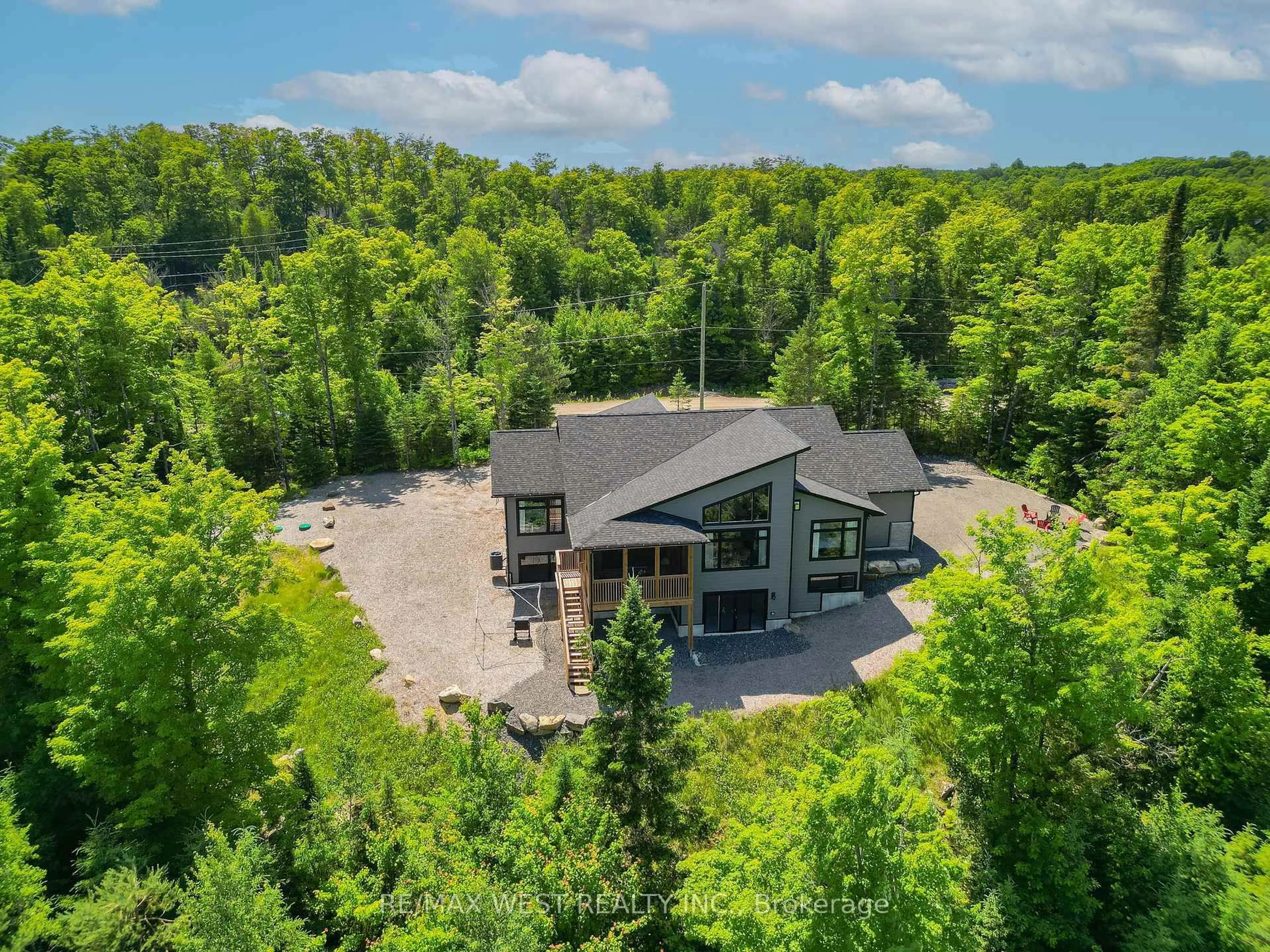 A pic from outside/outdoor area/front of a property/back of a property/a pic from drone, forest/trees view for 1006 Fallingbrook Crt, Lake of Bays Ontario P1H 0K1