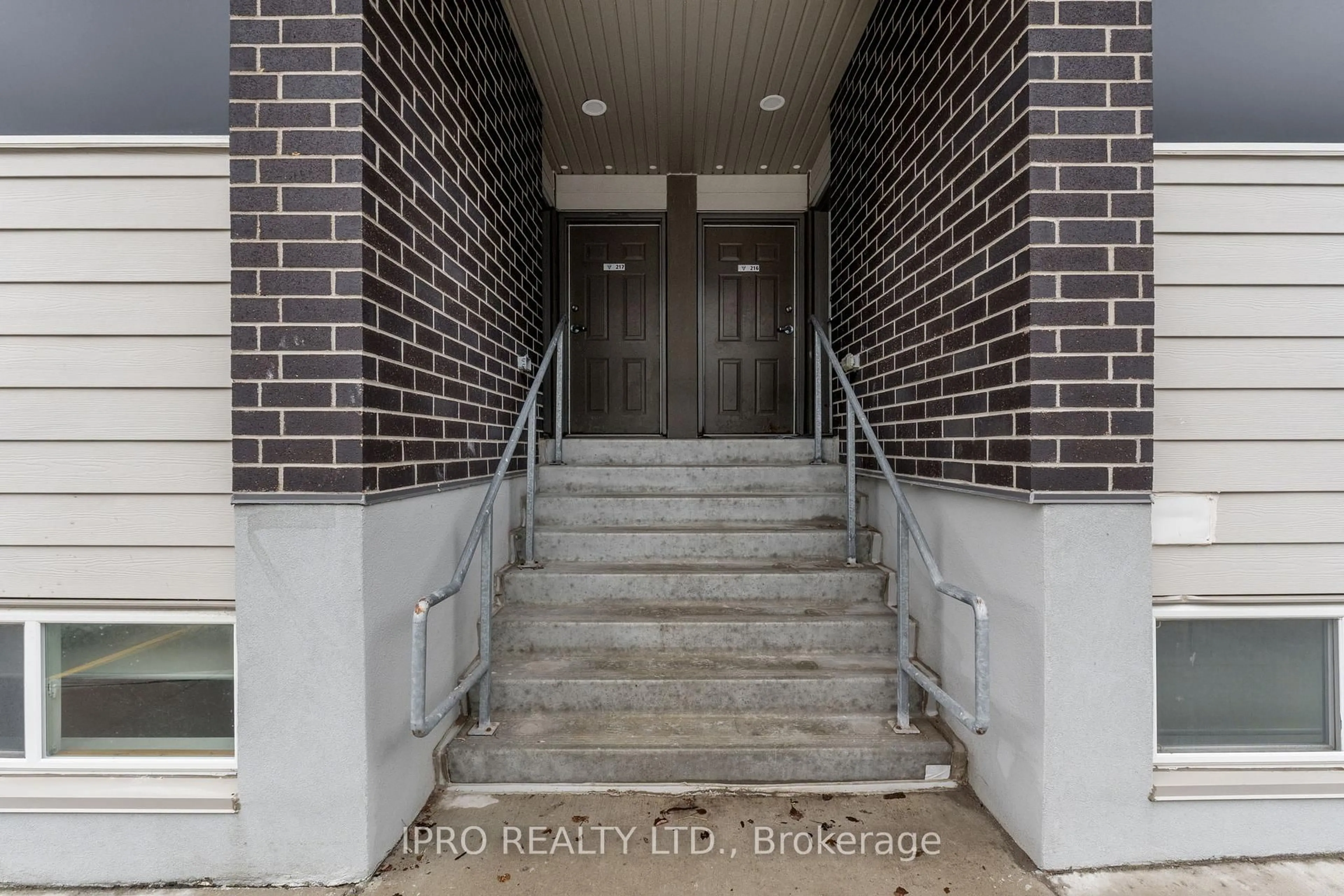 Unknown for 338 Albert St #117/17, Waterloo Ontario N2L 0G8