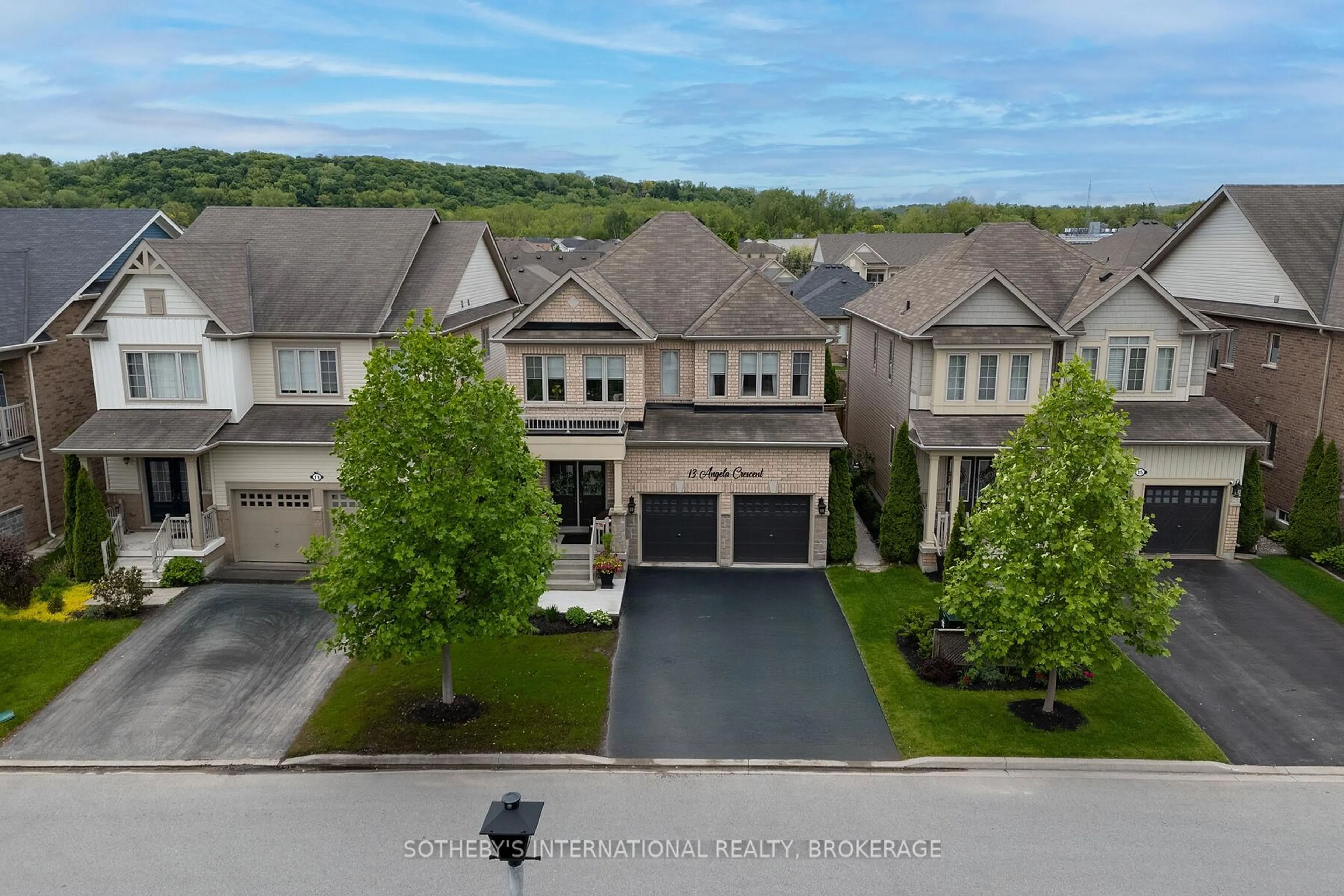 A pic from outside/outdoor area/front of a property/back of a property/a pic from drone, street for 13 Angela Cres, Niagara-on-the-Lake Ontario L0S 1J0