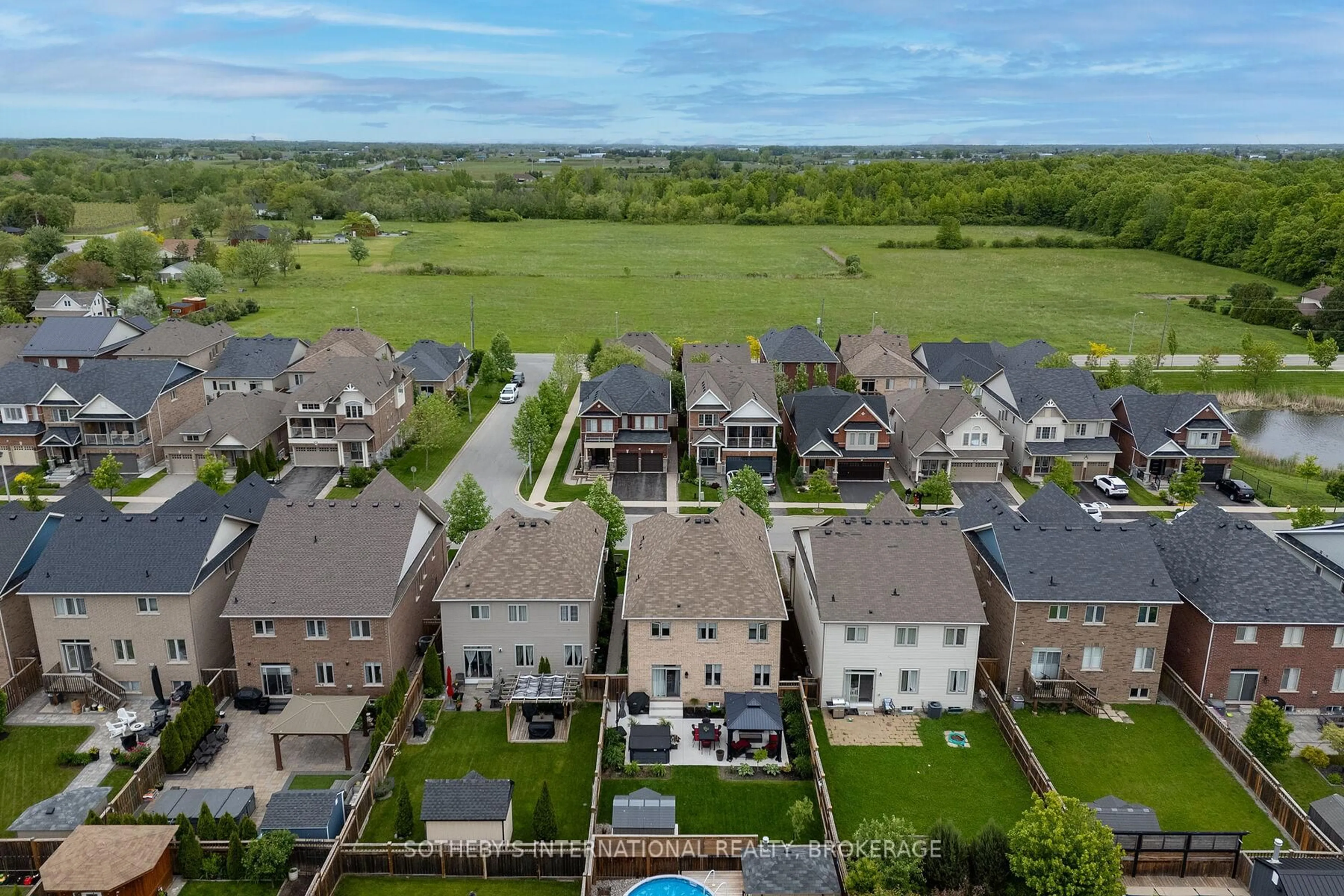 A pic from outside/outdoor area/front of a property/back of a property/a pic from drone, unknown for 13 Angela Cres, Niagara-on-the-Lake Ontario L0S 1J0
