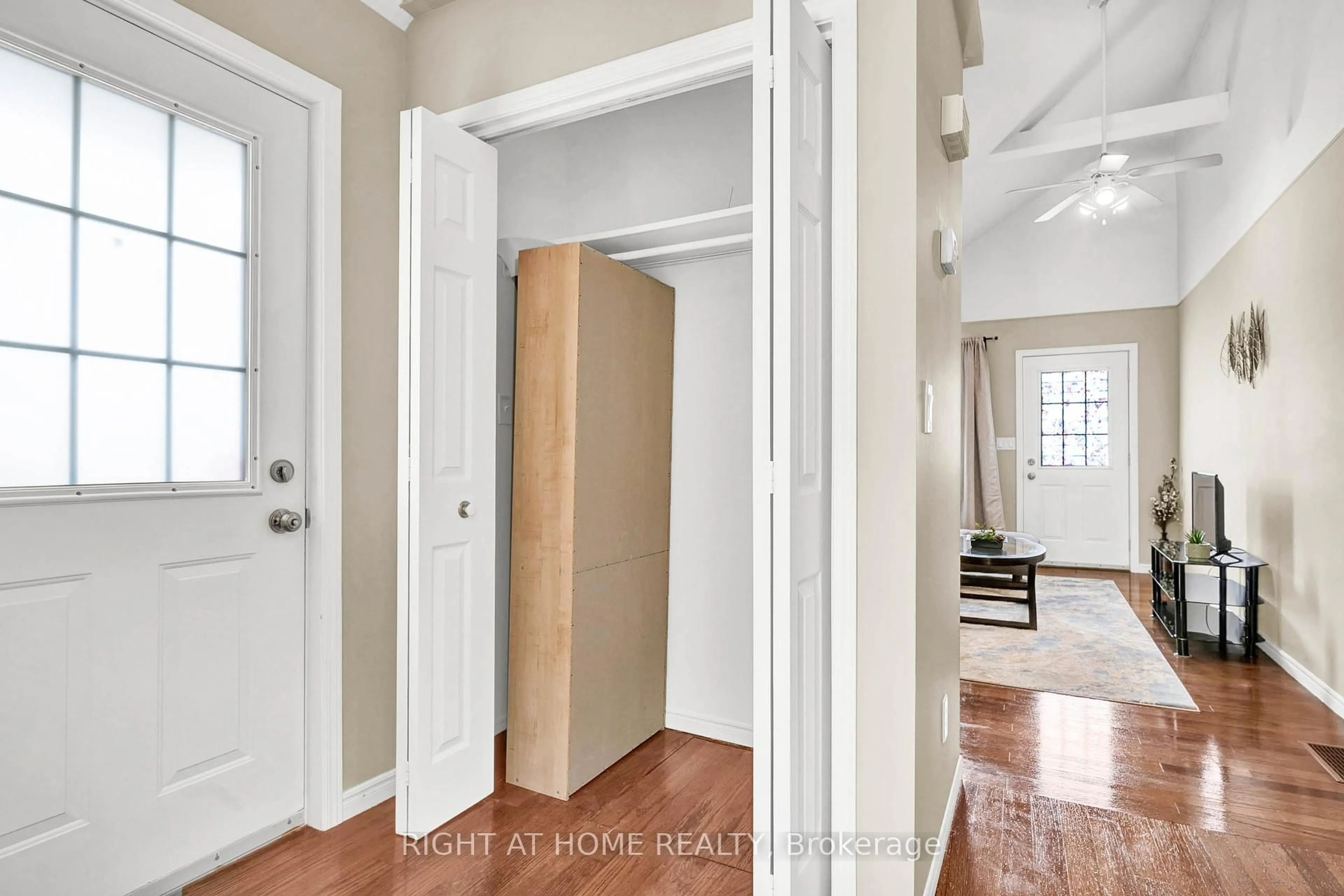 Indoor entryway for 1186 Dunsmure Rd, Hamilton Ontario L8H 1L2