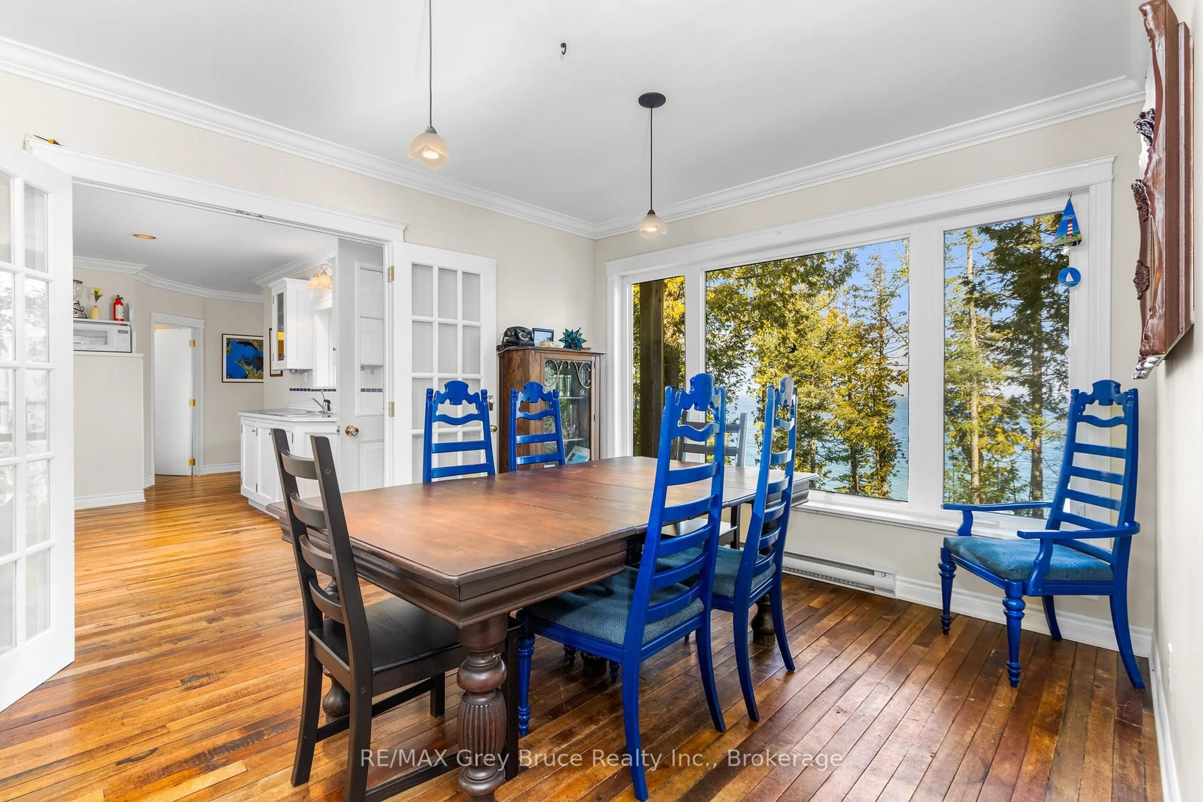 Dining room, wood/laminate floor for 18 CAPE CHIN N SHORE Rd, Northern Bruce Peninsula Ontario N0H 1Z0