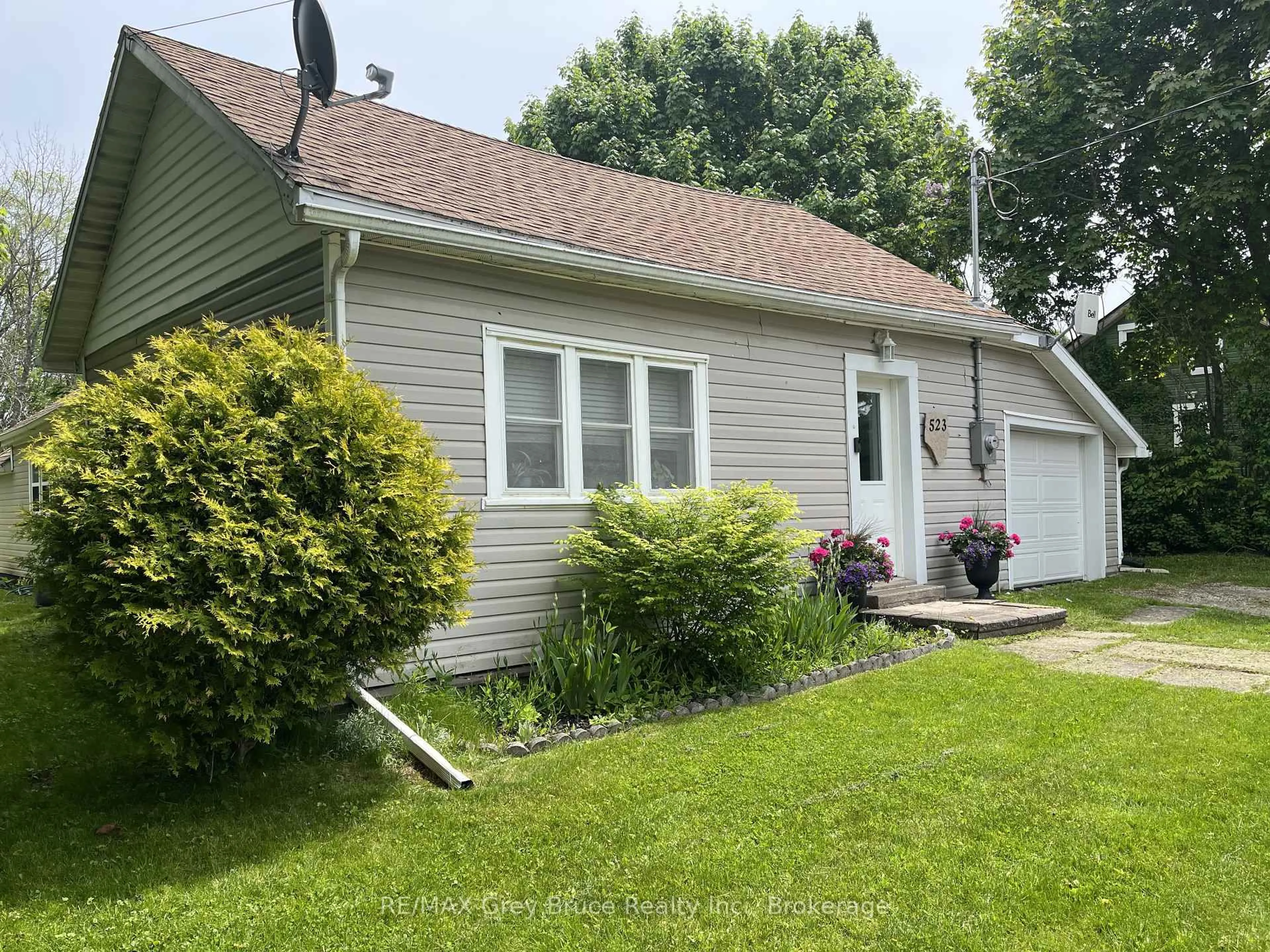 Home with vinyl exterior material, street for 523 Tyson St, South Bruce Peninsula Ontario N0H 2T0
