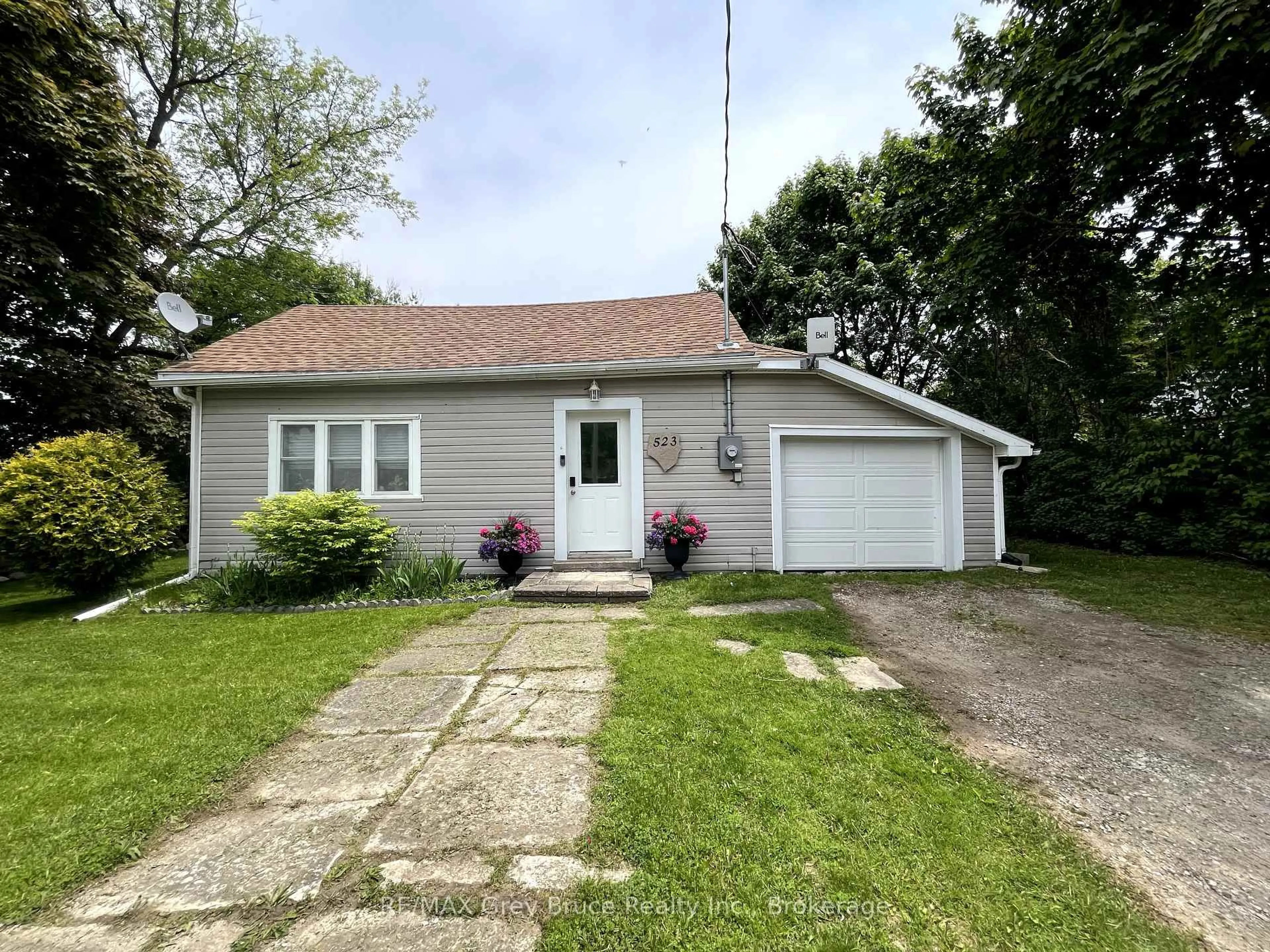A pic from outside/outdoor area/front of a property/back of a property/a pic from drone, street for 523 Tyson St, South Bruce Peninsula Ontario N0H 2T0