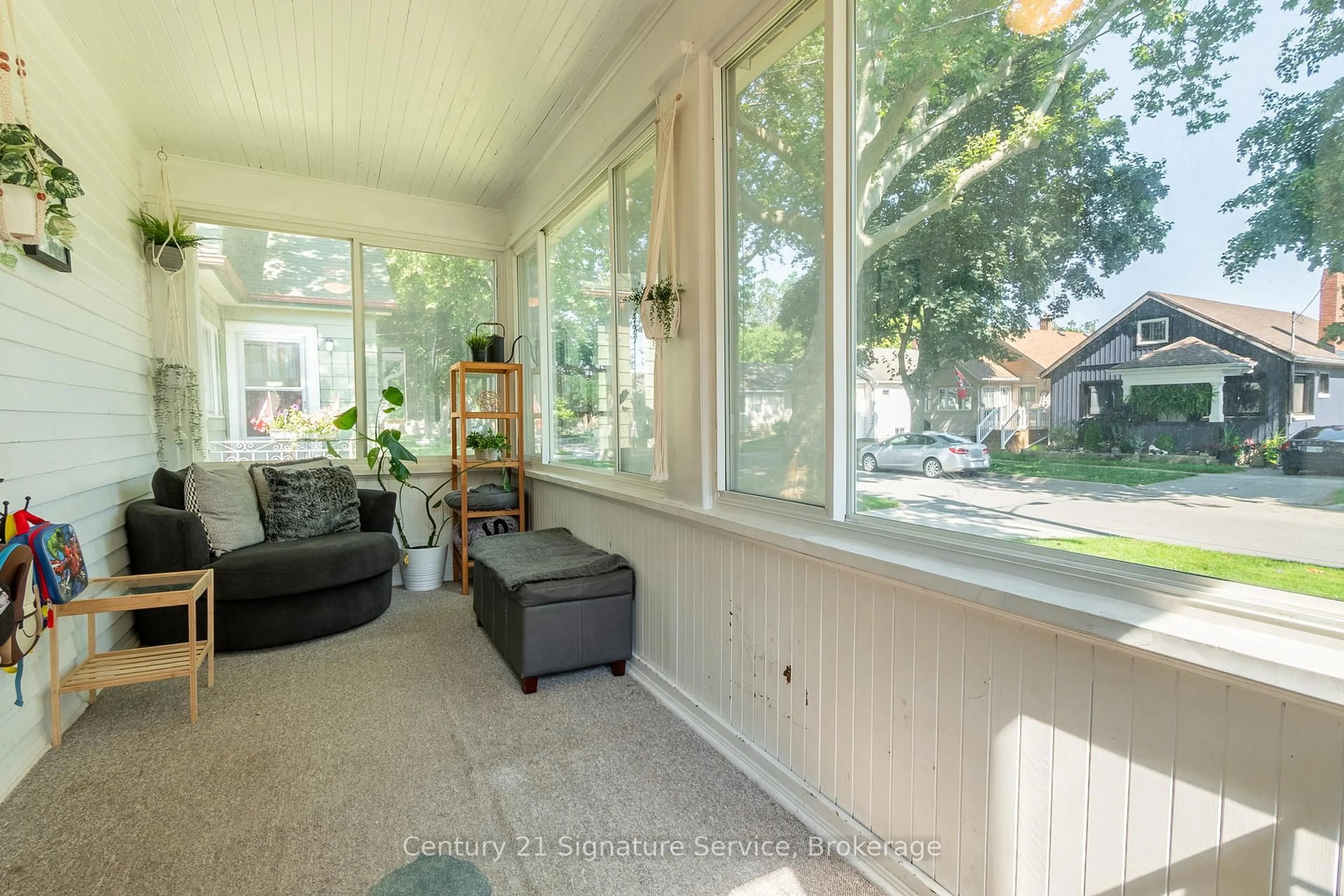 Unknown for 20 Linden St, St. Catharines Ontario L2R 1H5
