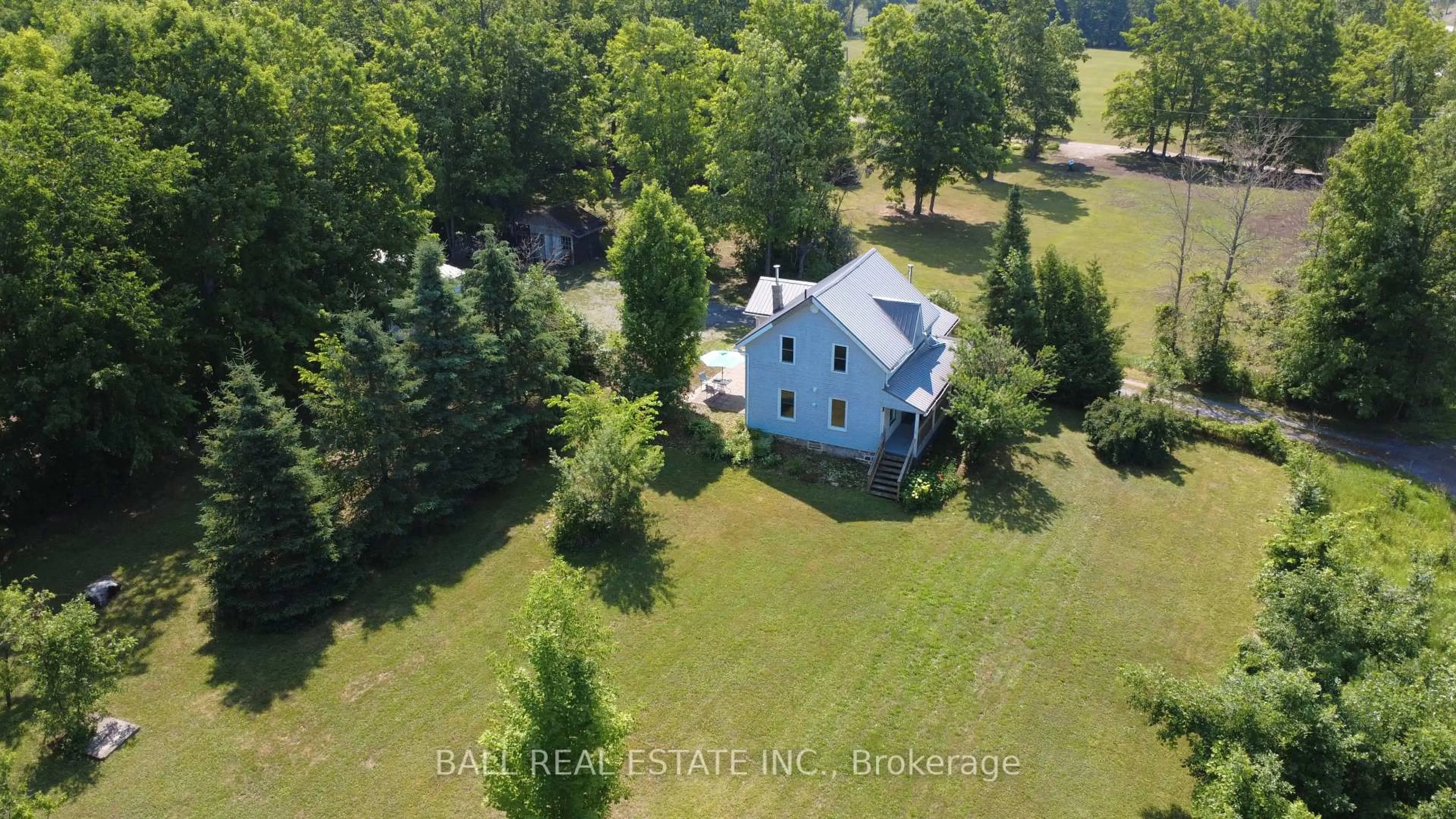 A pic from outside/outdoor area/front of a property/back of a property/a pic from drone, building for 255 Northey's Bay Rd, North Kawartha Ontario K0L 2H0