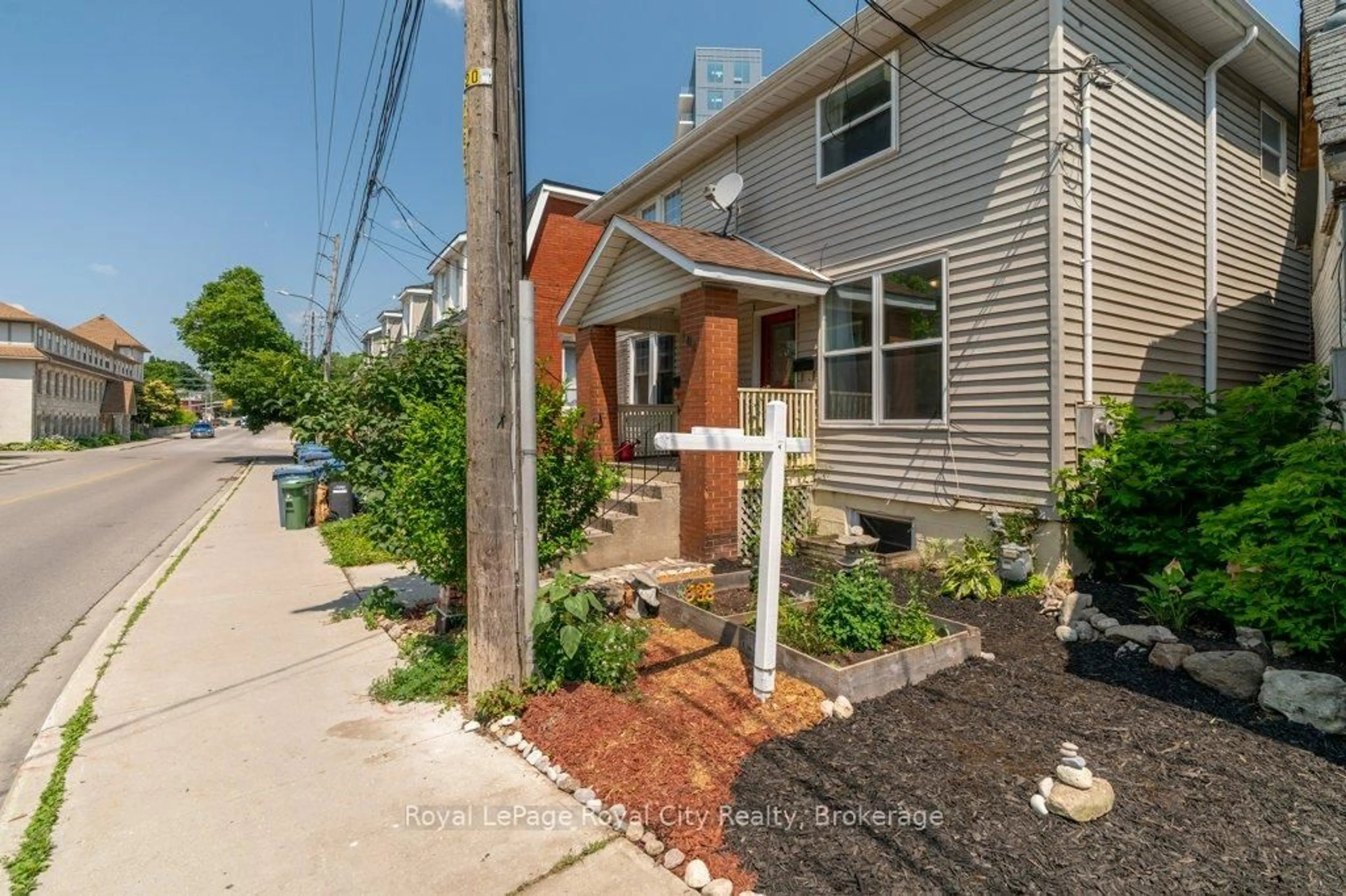 Patio, street for 104 Neeve St, Guelph Ontario N1E 5S1