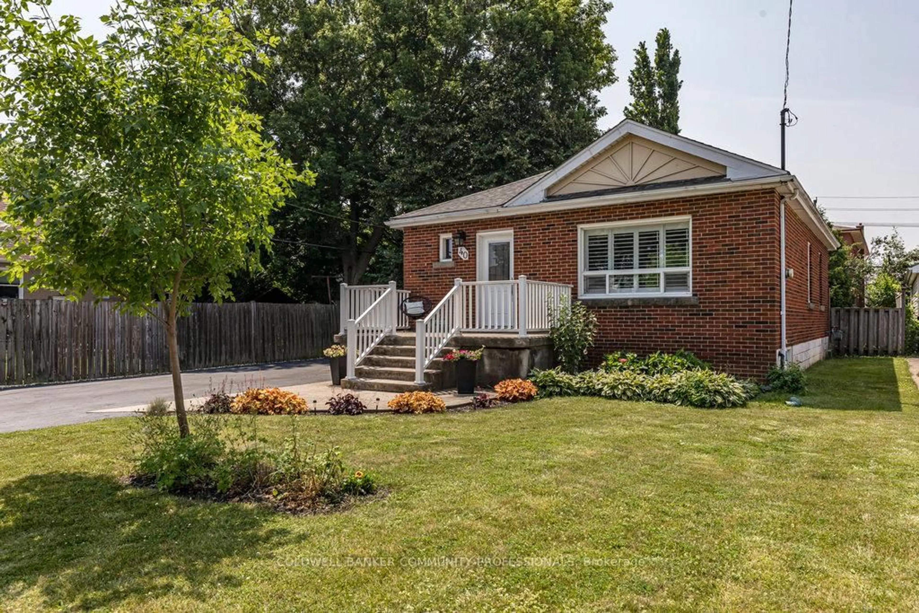 Home with brick exterior material, street for 40 Duncombe Dr, Hamilton Ontario L9A 2E8
